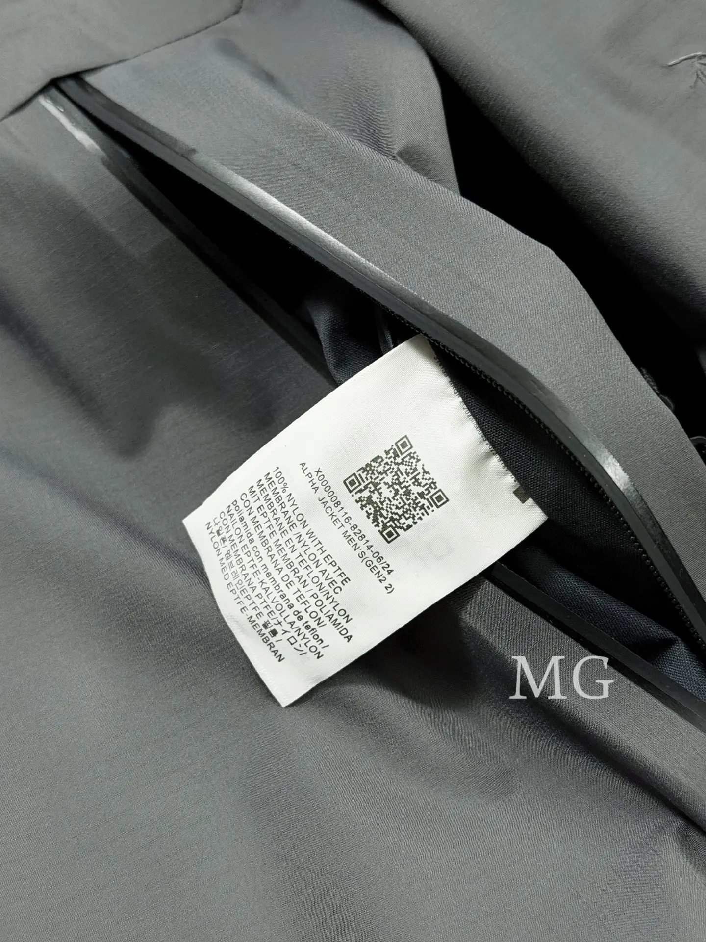 Alpha LT GORE-TEX Hooded Shell Jacket D43019520 — view 6