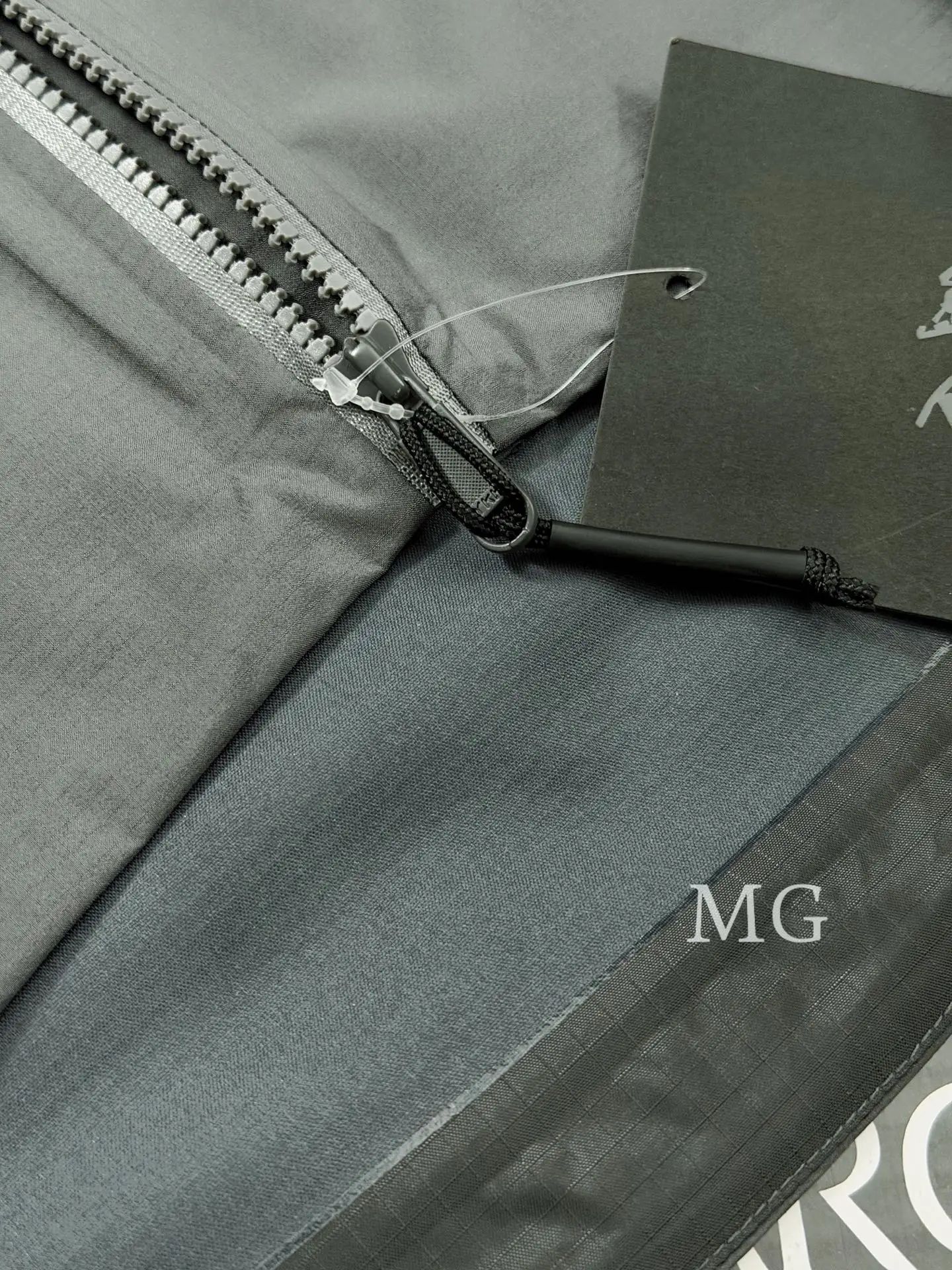 Alpha LT GORE-TEX Hooded Shell Jacket D43019520 — view 7