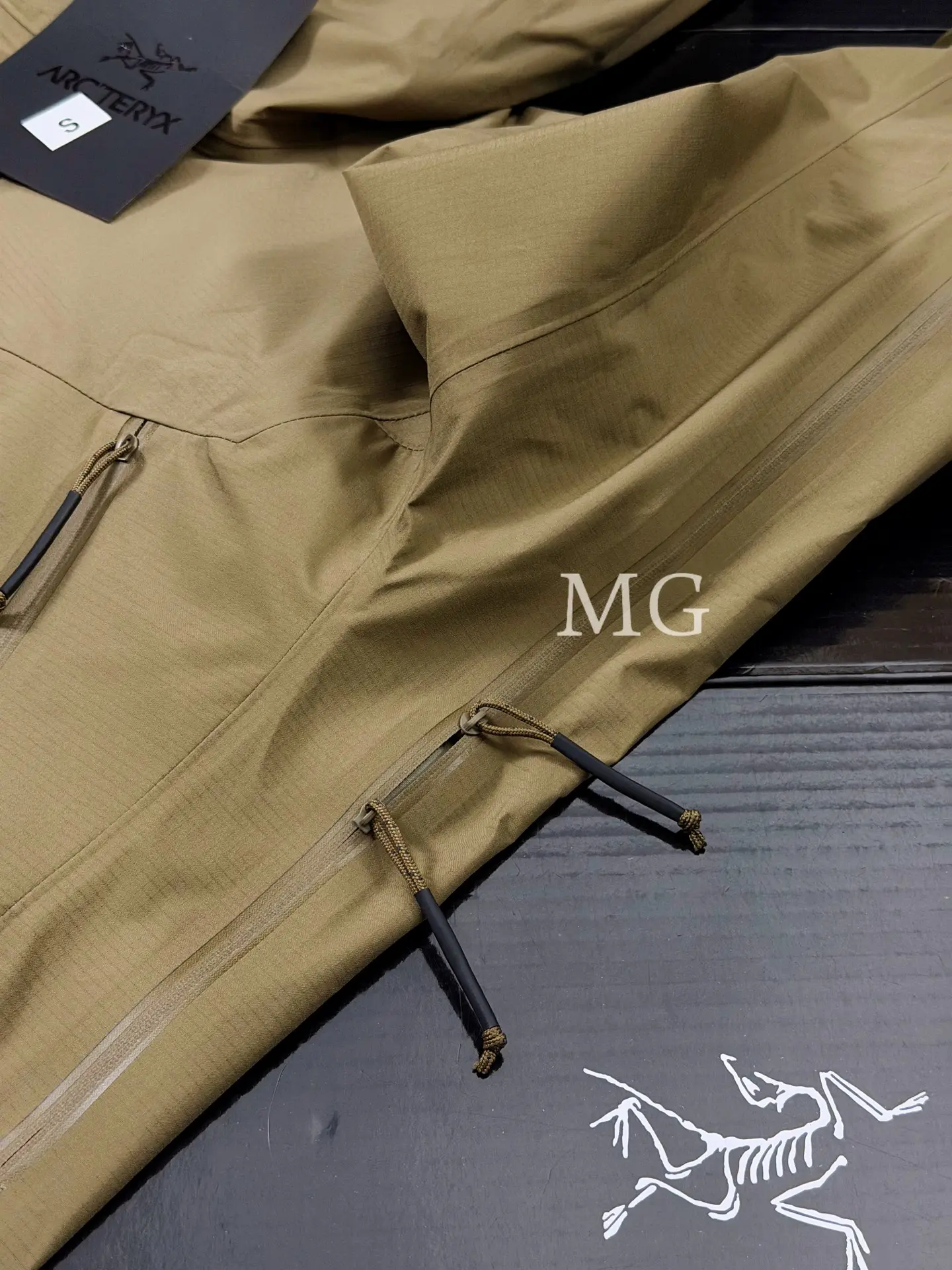 Alpha LT GORE-TEX Hooded Shell Jacket D43019521 — view 5