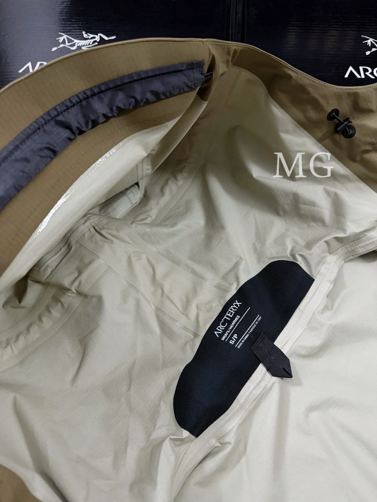 Alpha LT GORE-TEX Hooded Shell Jacket D43019521 — view 7