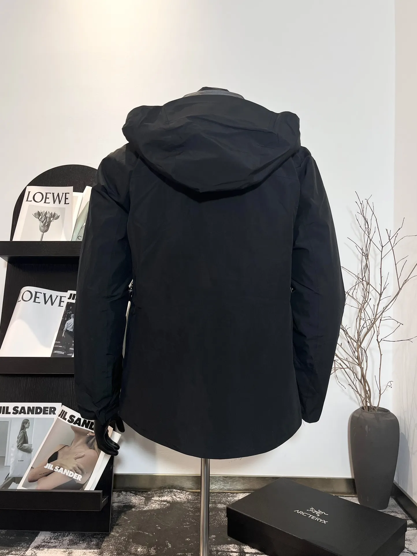 Beta LT 3-in-1 GORE-TEX Jacket with Removable Down Liner D44019324 — view 2
