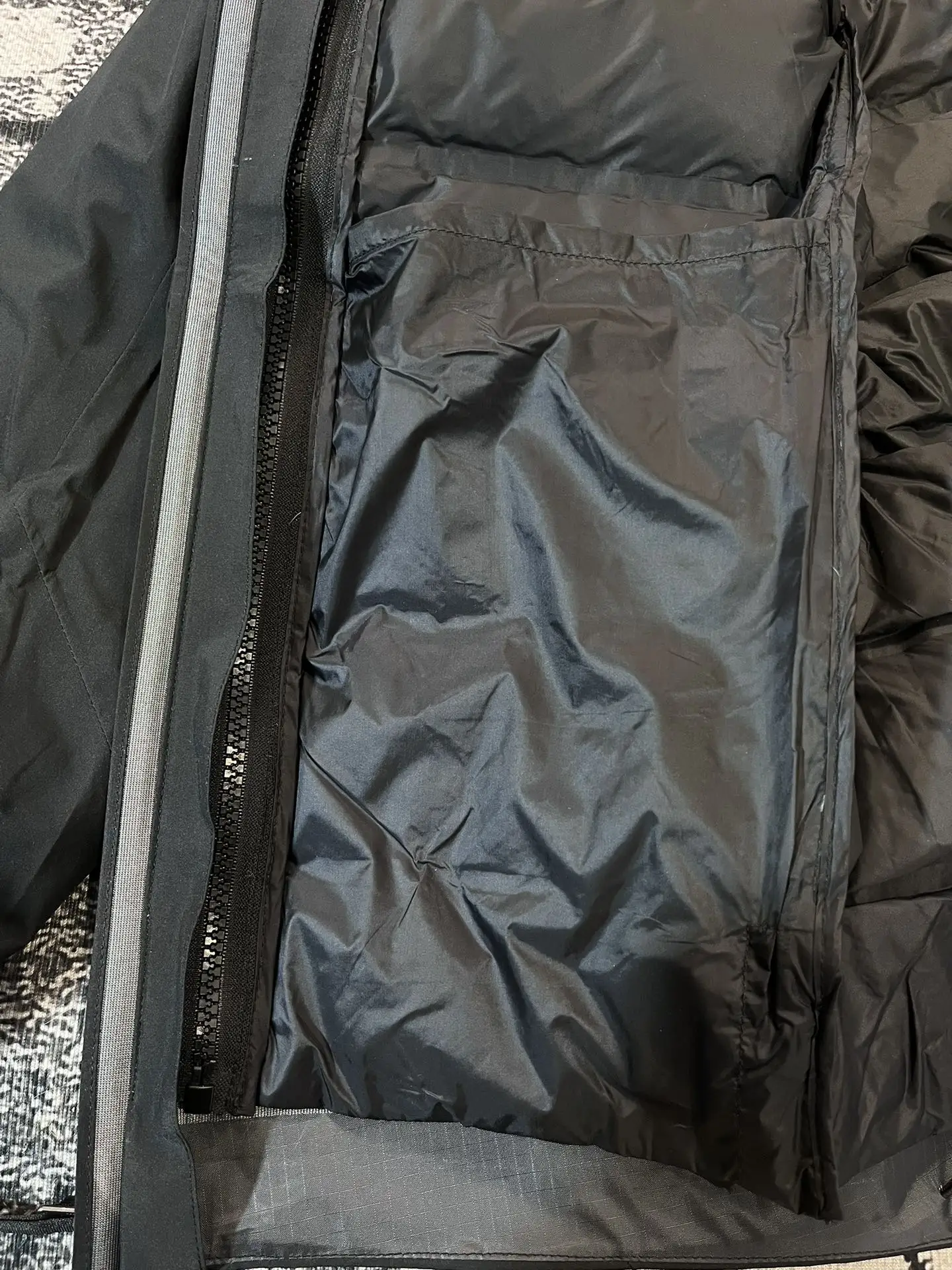 Beta LT 3-in-1 GORE-TEX Jacket with Removable Down Liner D44019324 — view 8