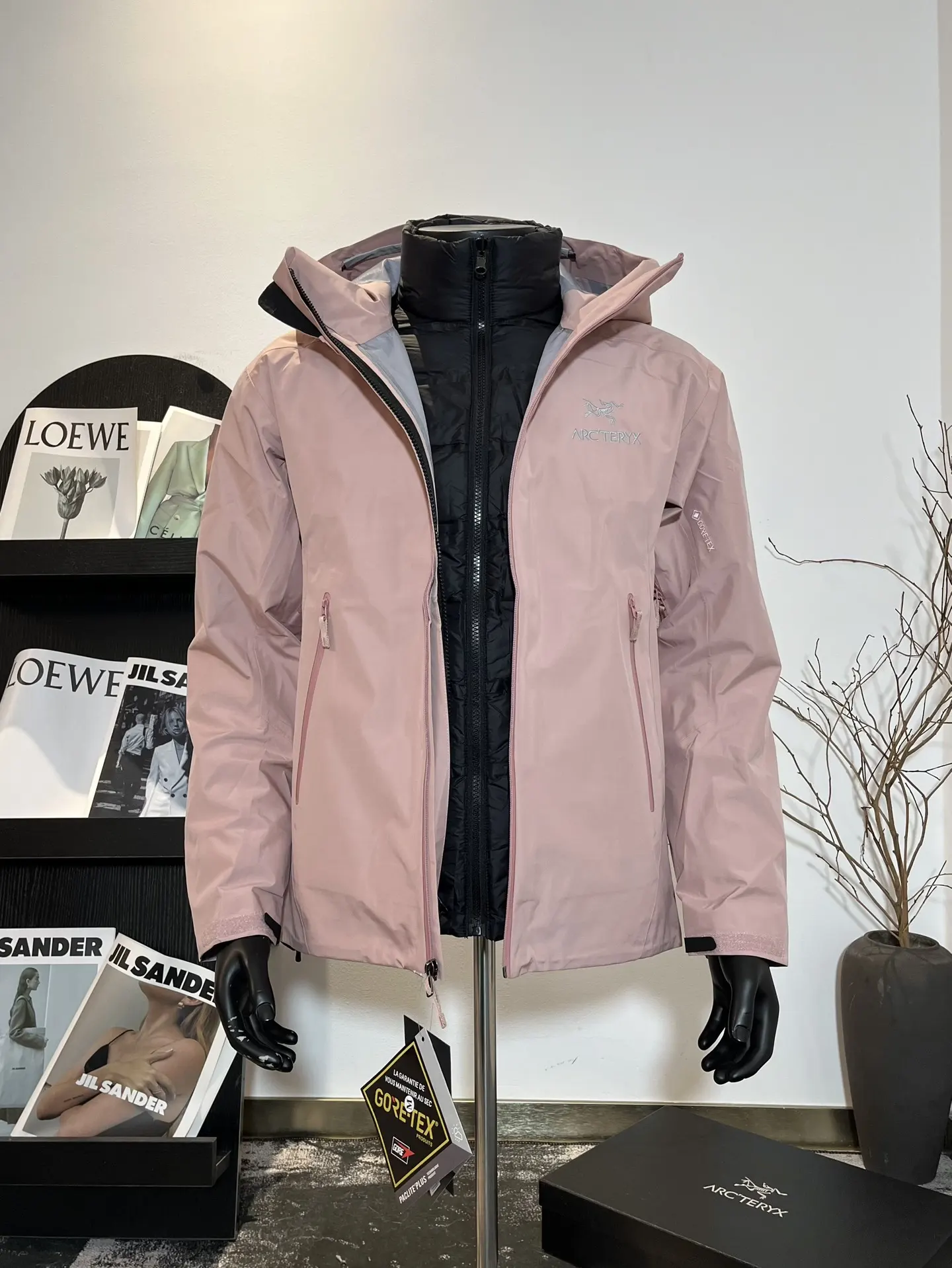 Beta LT 3-in-1 GORE-TEX Jacket with Removable Down Liner D44019323