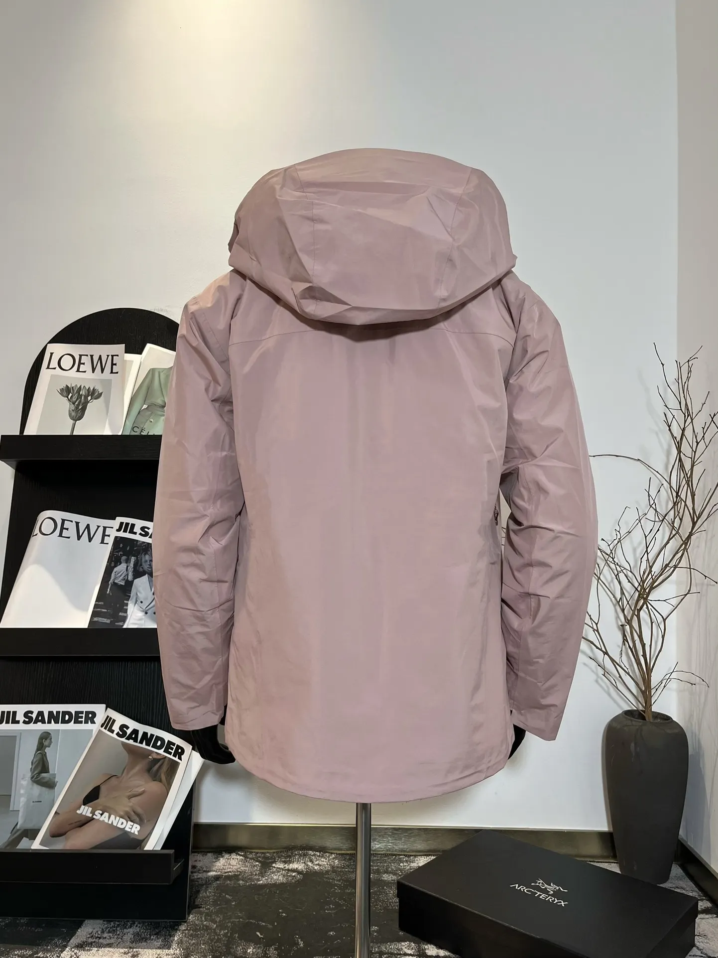 Beta LT 3-in-1 GORE-TEX Jacket with Removable Down Liner D44019323 — view 2