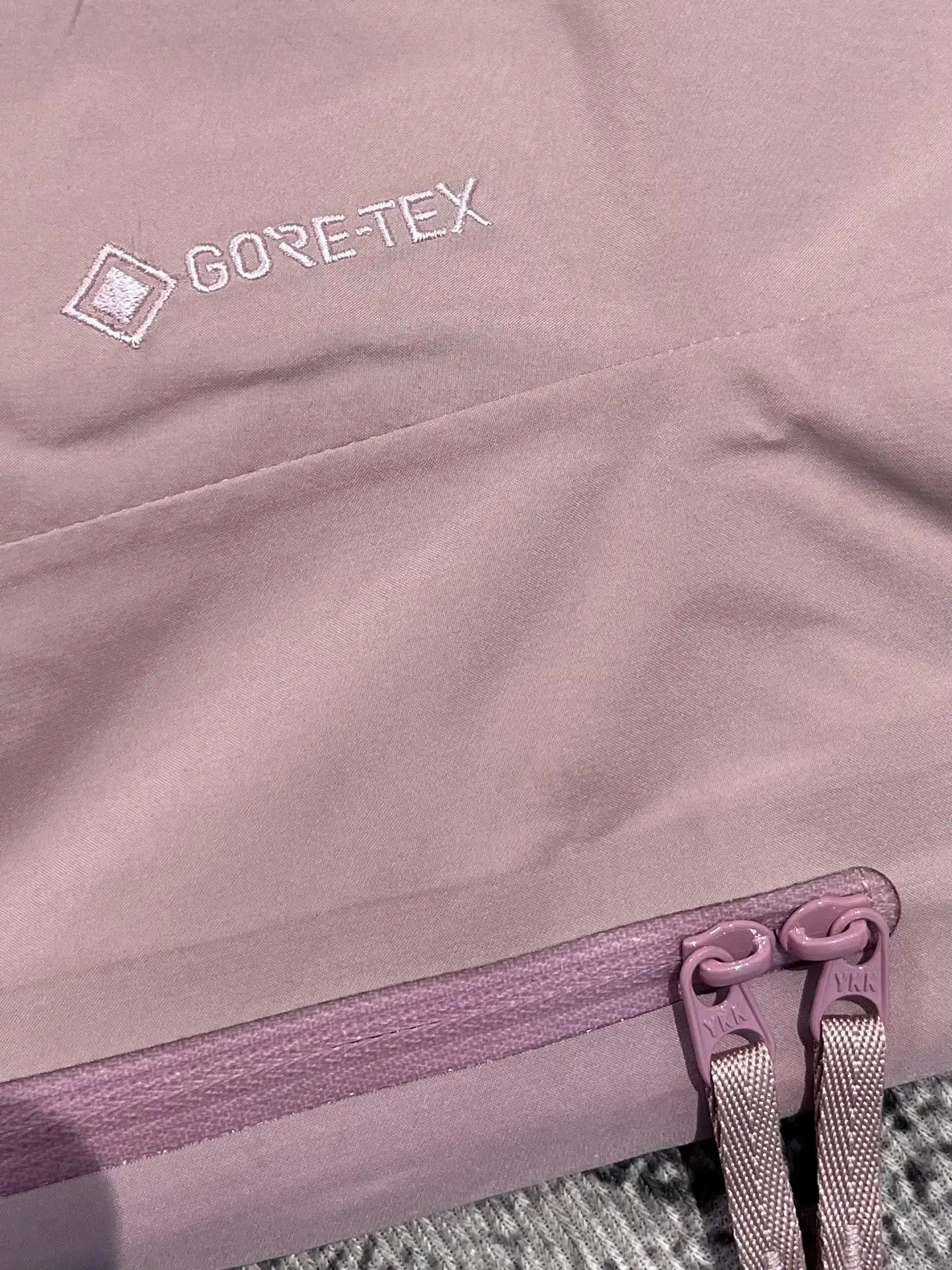 Beta LT 3-in-1 GORE-TEX Jacket with Removable Down Liner D44019323 — view 6