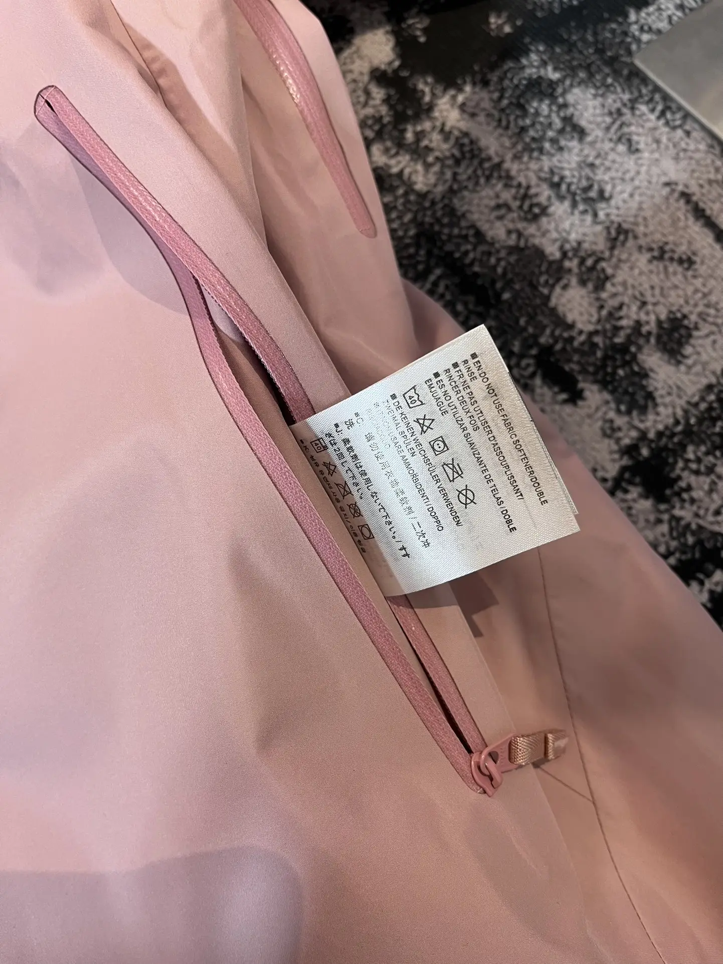 Beta LT 3-in-1 GORE-TEX Jacket with Removable Down Liner D44019323 — view 11
