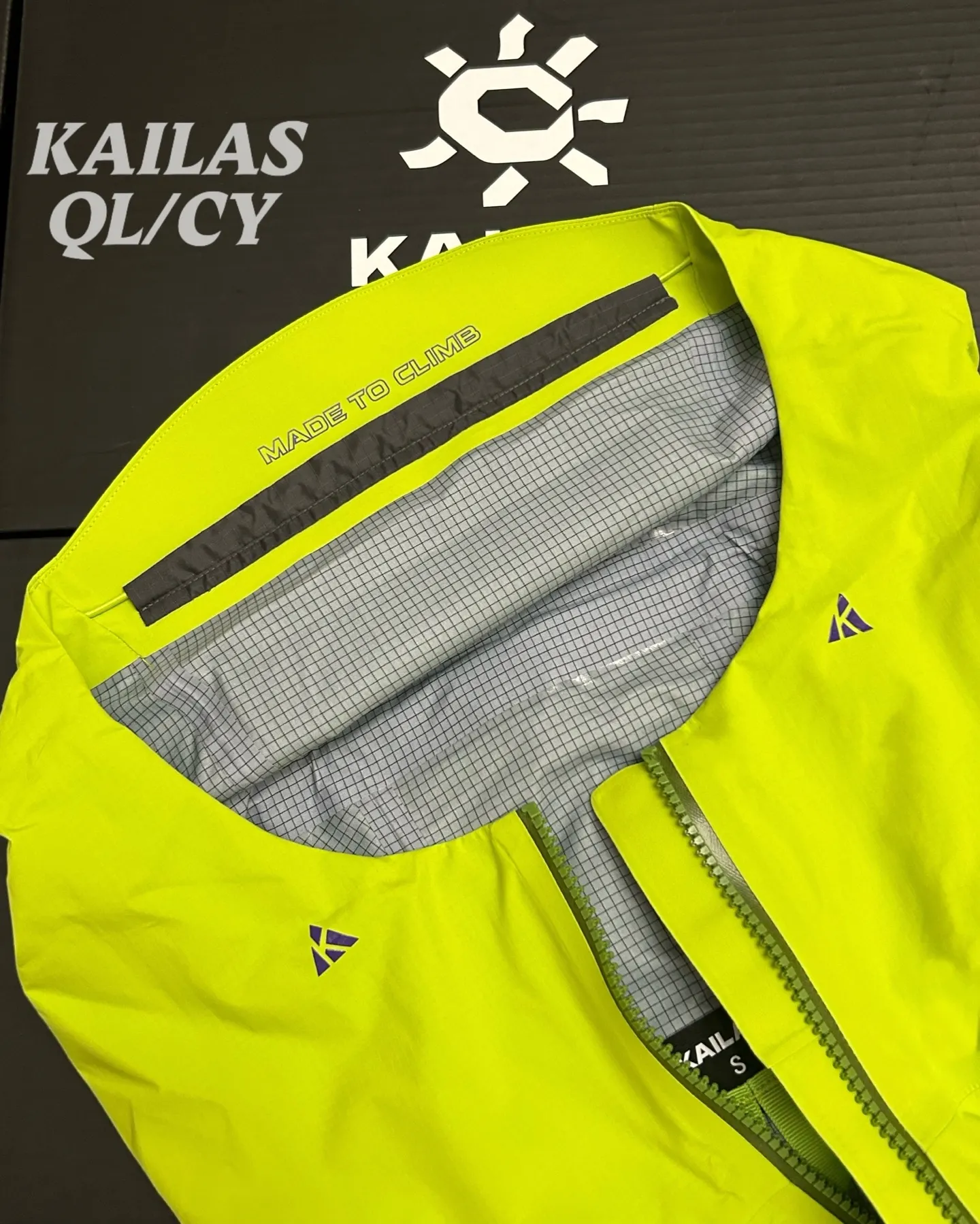 MONT Q60 China Mountaineering Limited Hardshell Jacket D44019338 — view 9