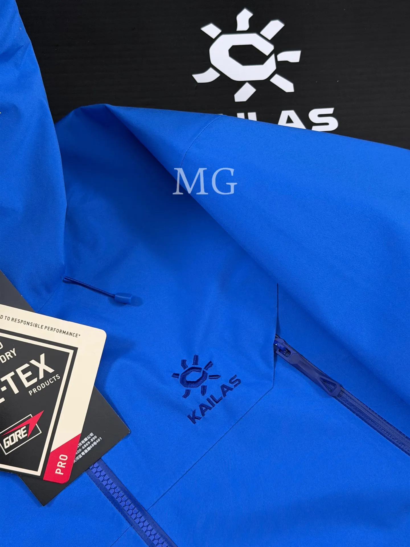 MONT-X Waterproof GORE-TEX Hardshell Jacket D44019467 — view 2