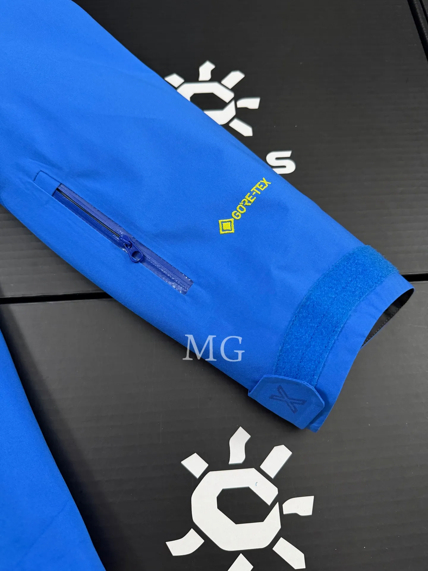 MONT-X Waterproof GORE-TEX Hardshell Jacket D44019467 — view 3