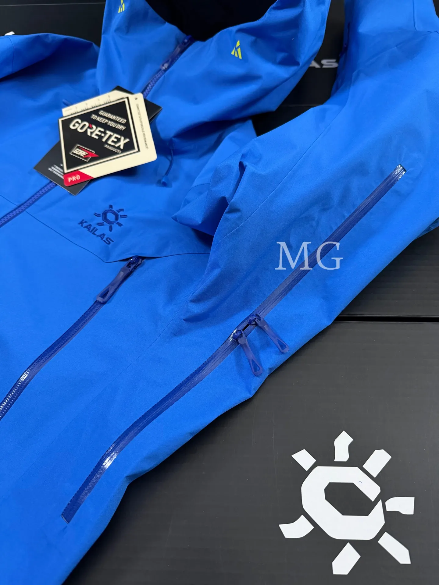 MONT-X Waterproof GORE-TEX Hardshell Jacket D44019467 — view 4