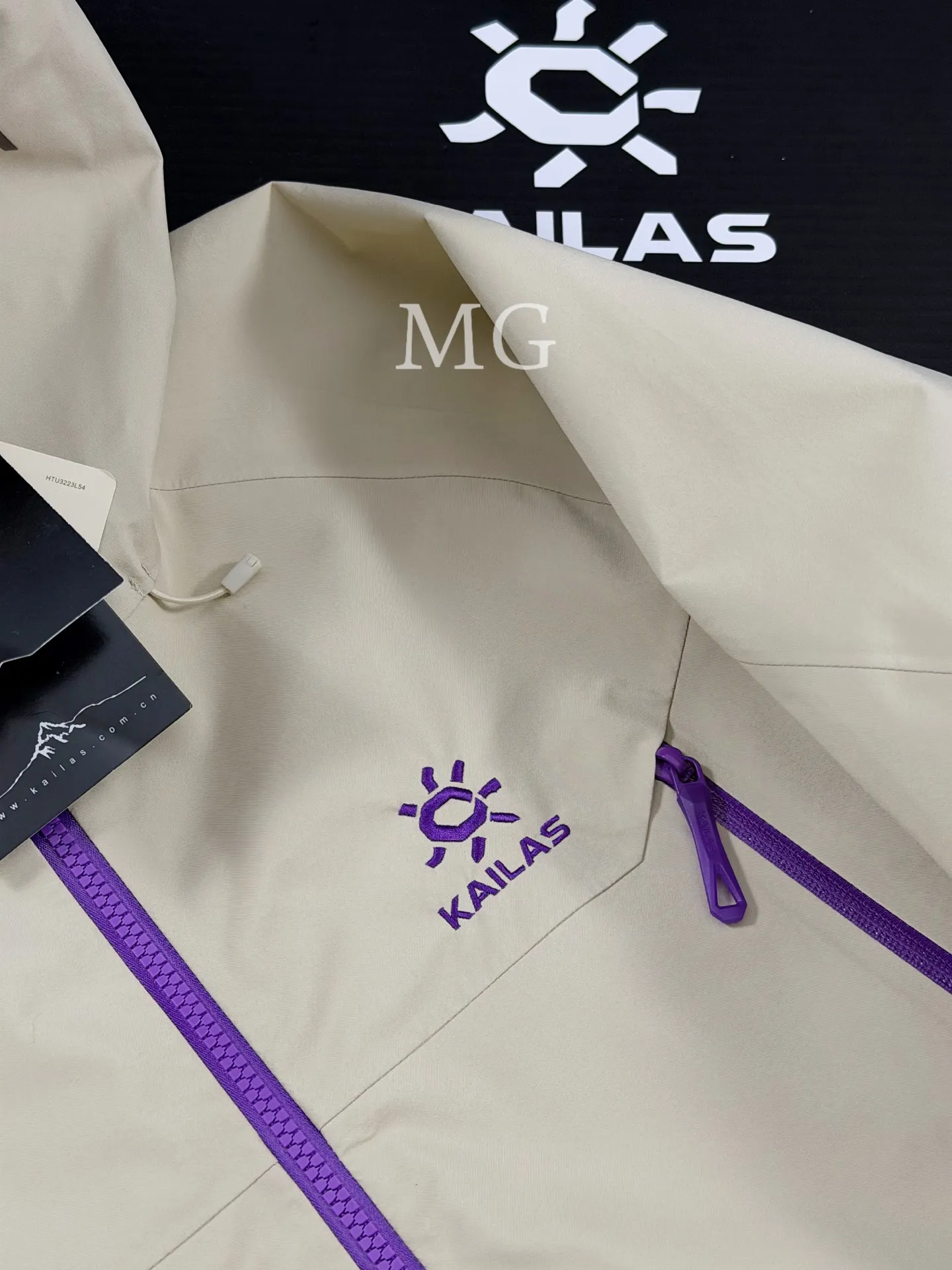 Mont-X Waterproof Hardshell Hooded Jacket D44019466 — view 2