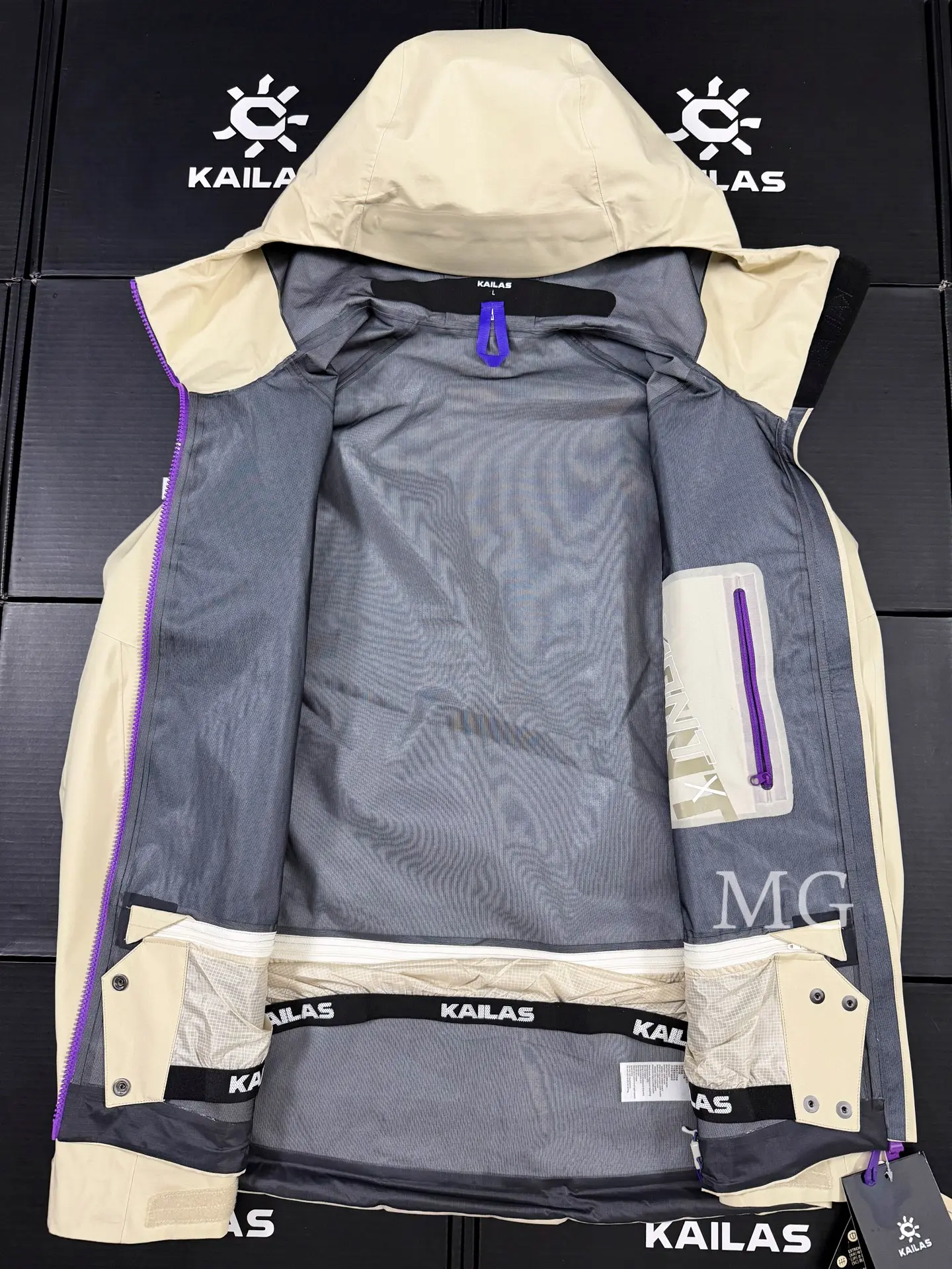 Mont-X Waterproof Hardshell Hooded Jacket D44019466 — view 8