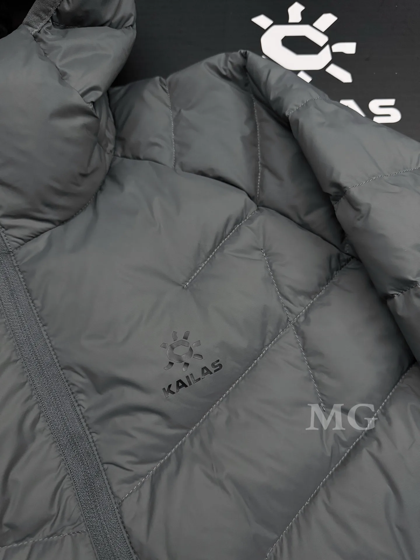 GT Zero 900FP Lightweight Hooded Down Jacket D44019394 — view 2