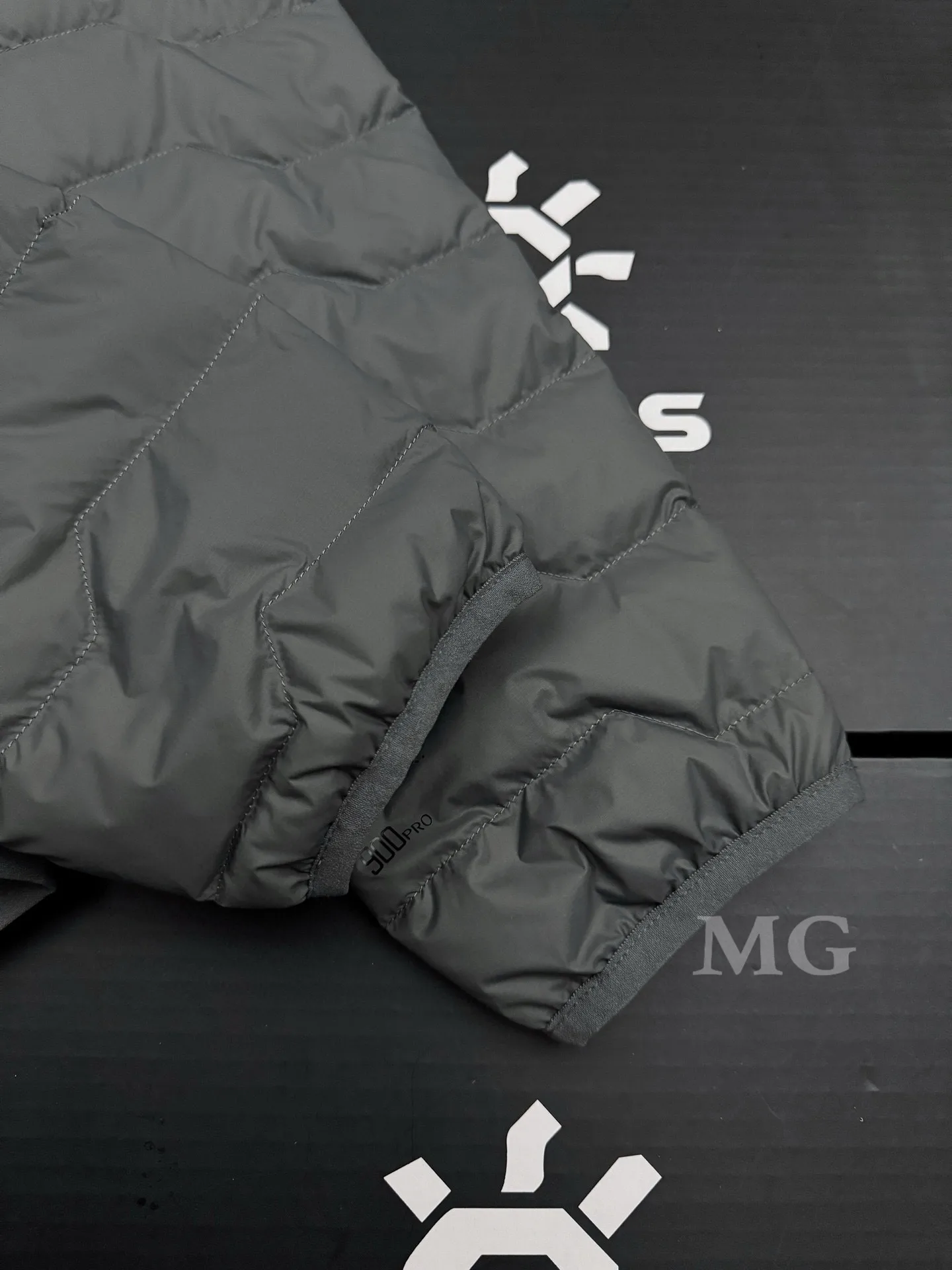 GT Zero 900FP Lightweight Hooded Down Jacket D44019394 — view 9
