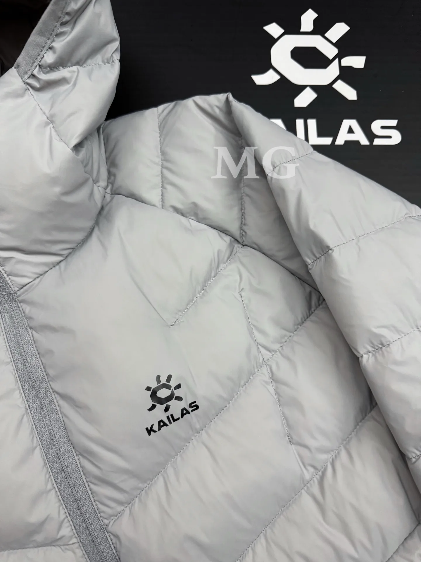 GT Zero Lightweight Hooded Down Jacket D44019392 — view 2