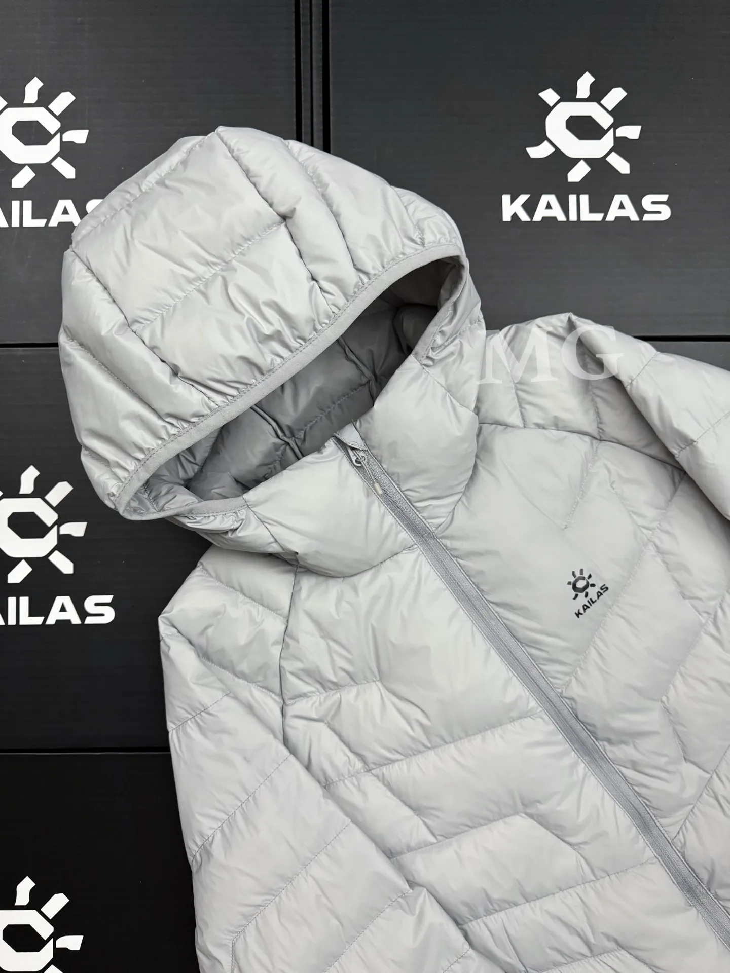 GT Zero Lightweight Hooded Down Jacket D44019392 — view 3