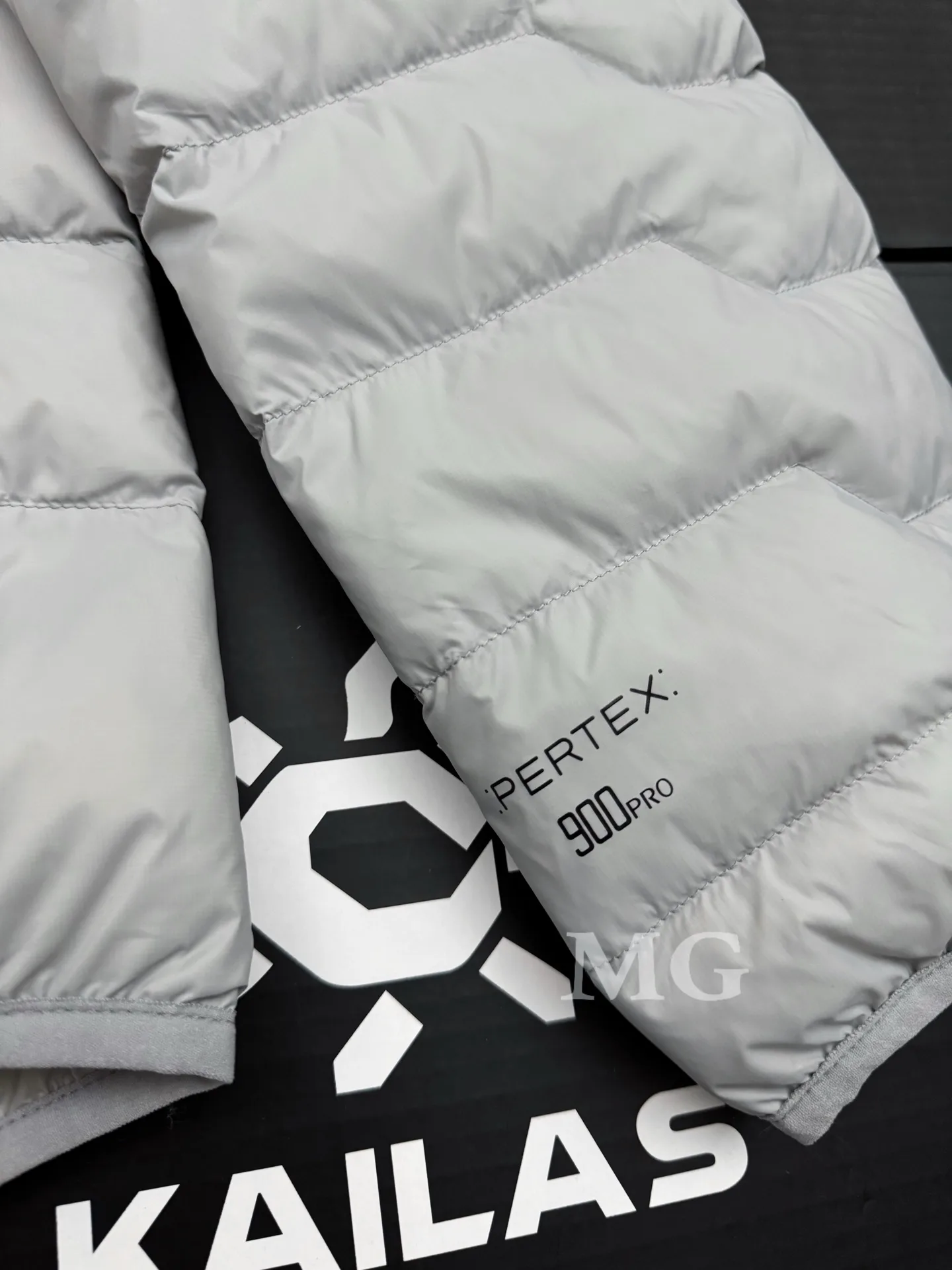 GT Zero Lightweight Hooded Down Jacket D44019392 — view 4