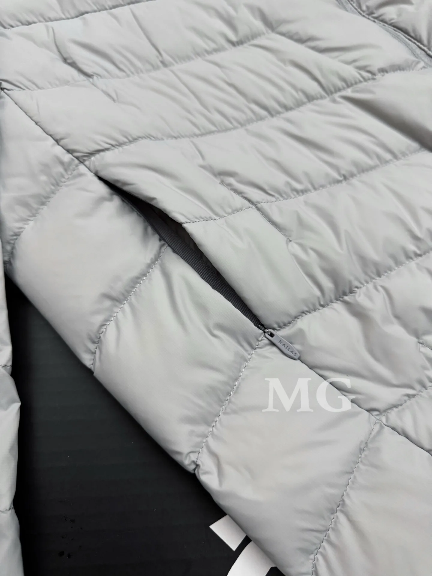 GT Zero Lightweight Hooded Down Jacket D44019392 — view 5
