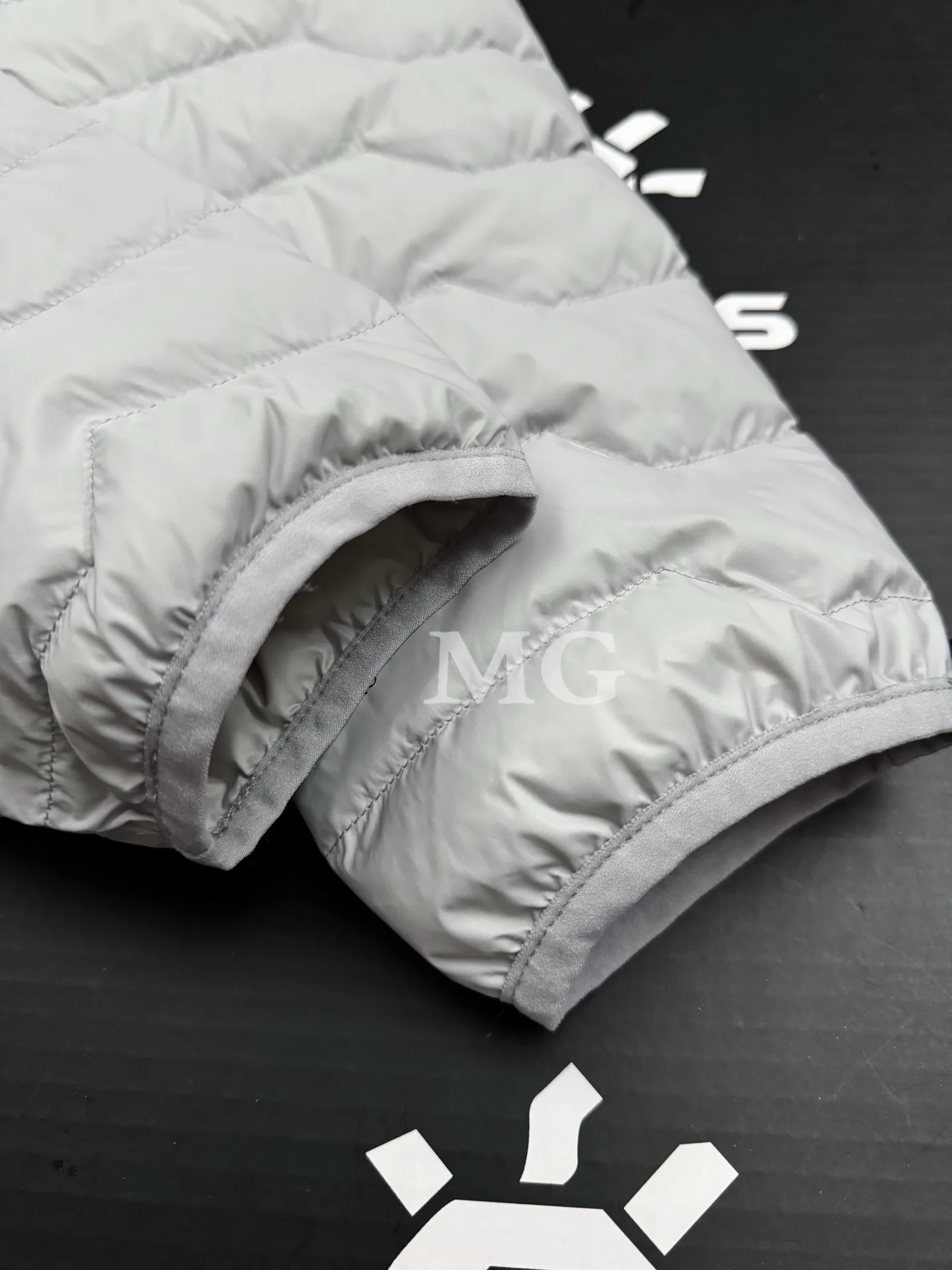 GT Zero Lightweight Hooded Down Jacket D44019392 — view 6