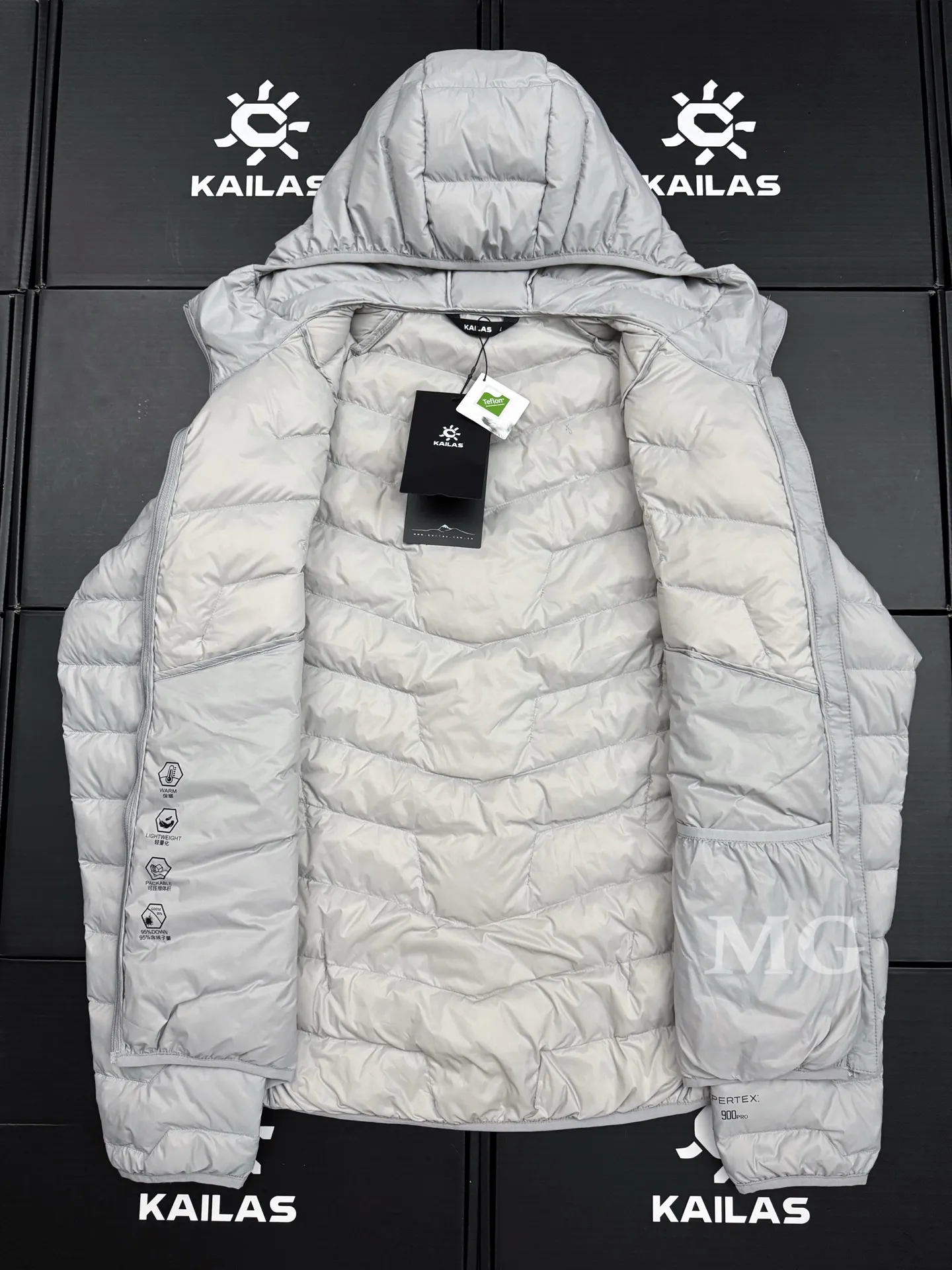 GT Zero Lightweight Hooded Down Jacket D44019392 — view 8