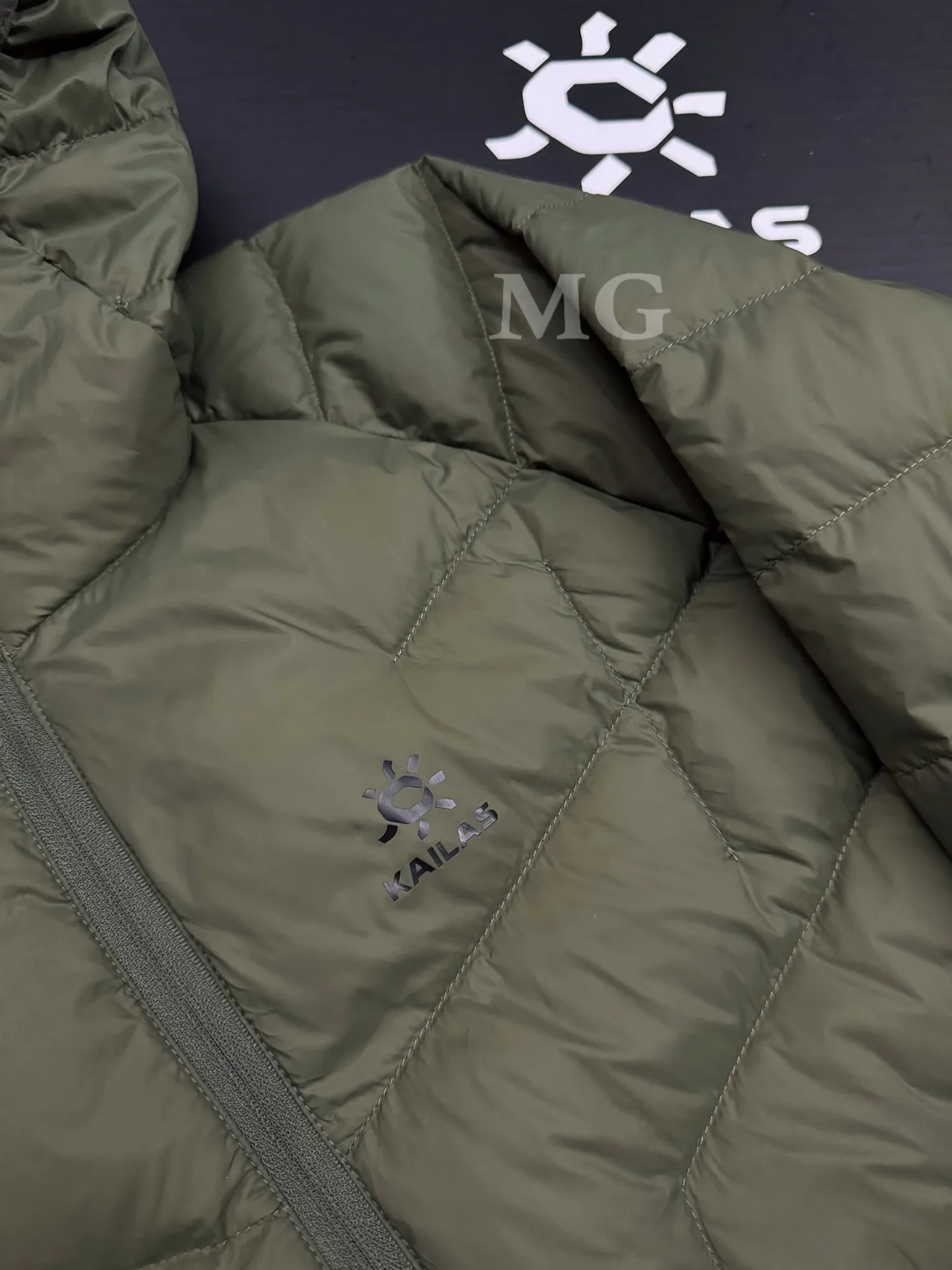 GT Zero Lightweight Hooded Down Jacket D44019393 — view 2