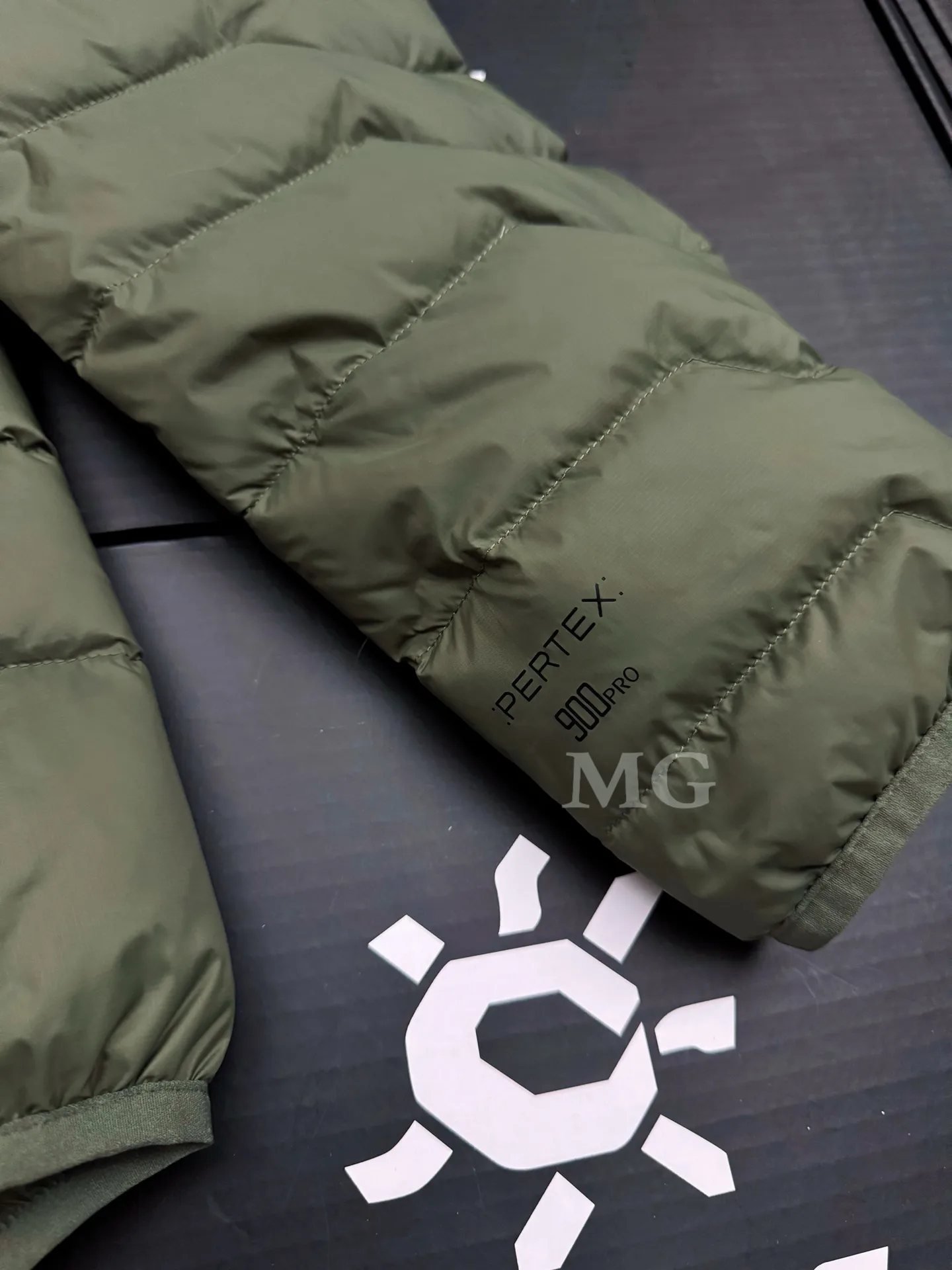 GT Zero Lightweight Hooded Down Jacket D44019393 — view 4