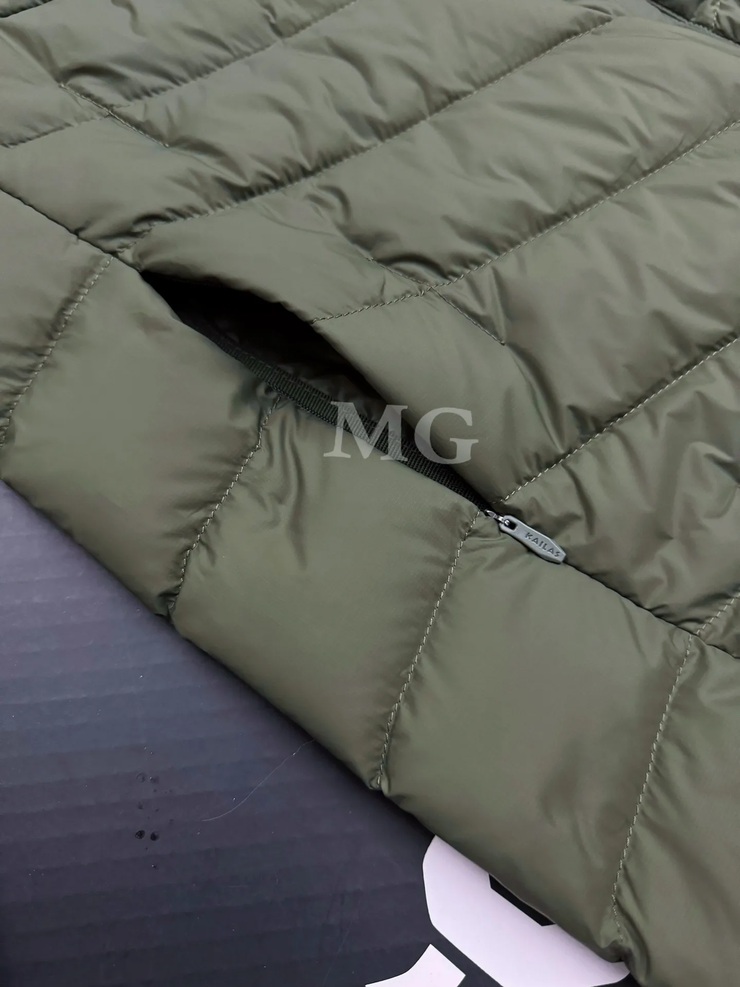 GT Zero Lightweight Hooded Down Jacket D44019393 — view 5