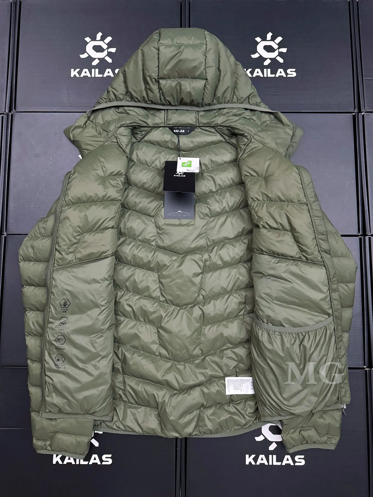 GT Zero Lightweight Hooded Down Jacket D44019393 — view 8
