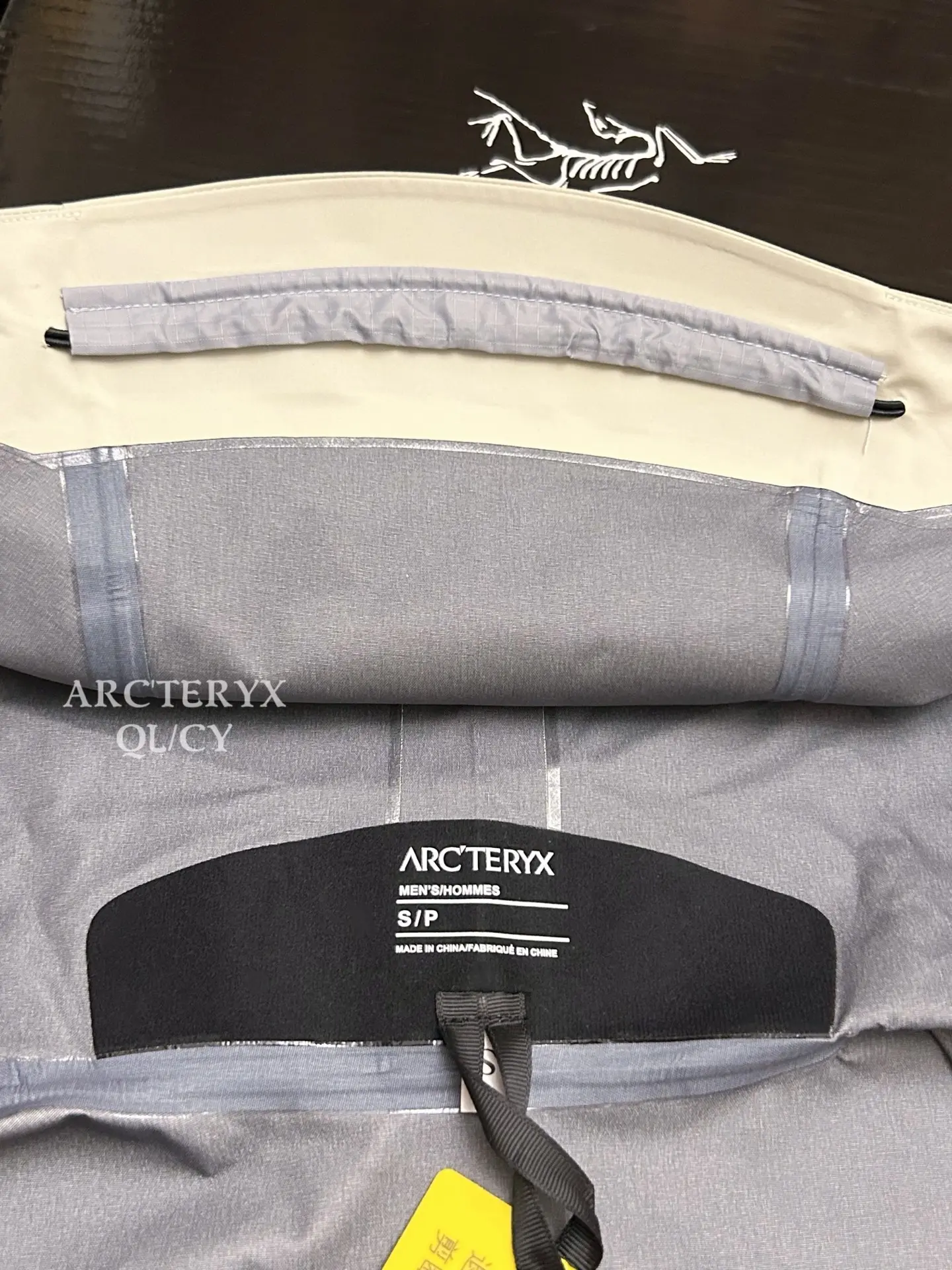 Alpha SV GORE-TEX Hooded Shell Jacket D45019586 — view 6