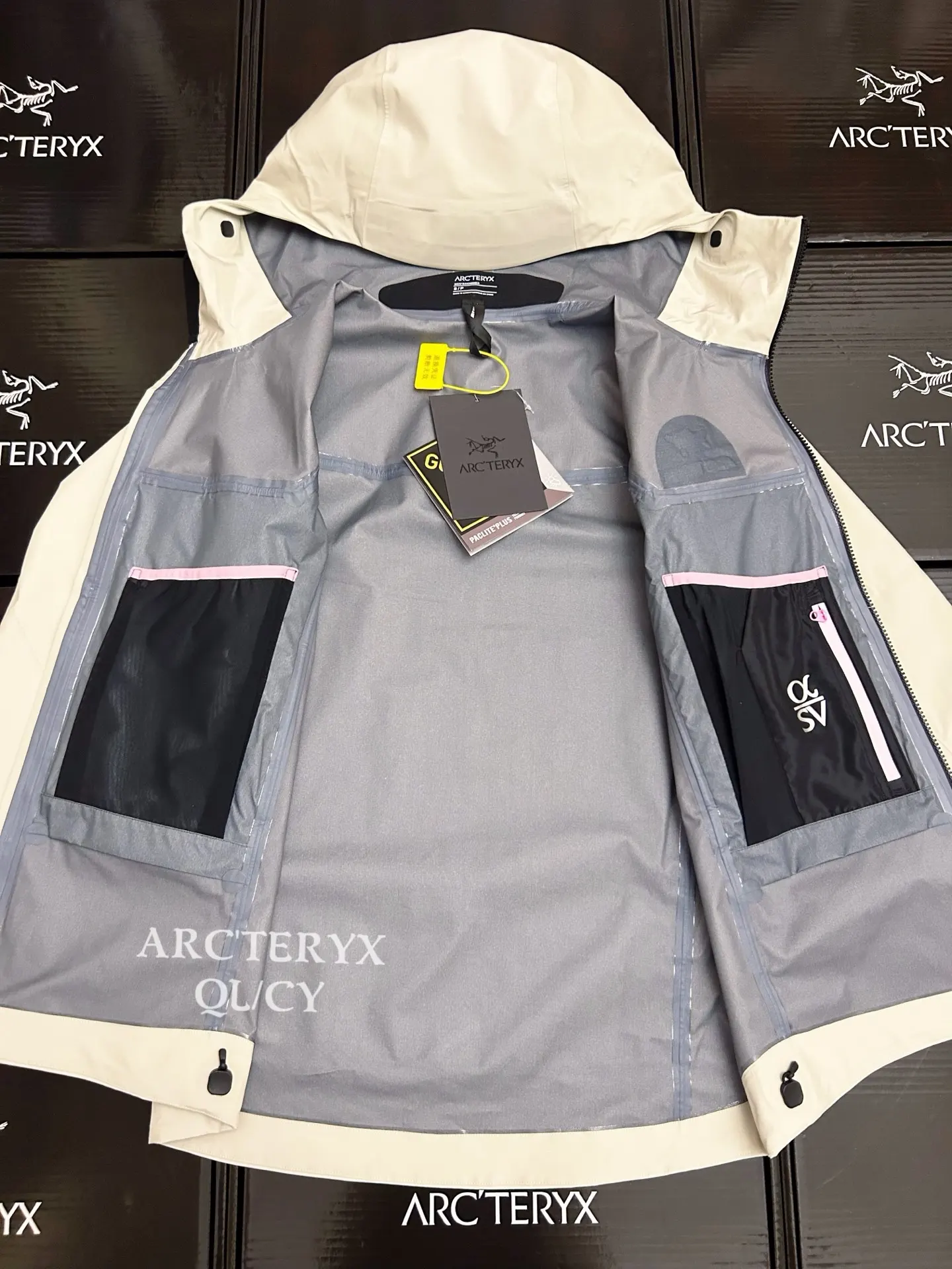Alpha SV GORE-TEX Hooded Shell Jacket D45019586 — view 9