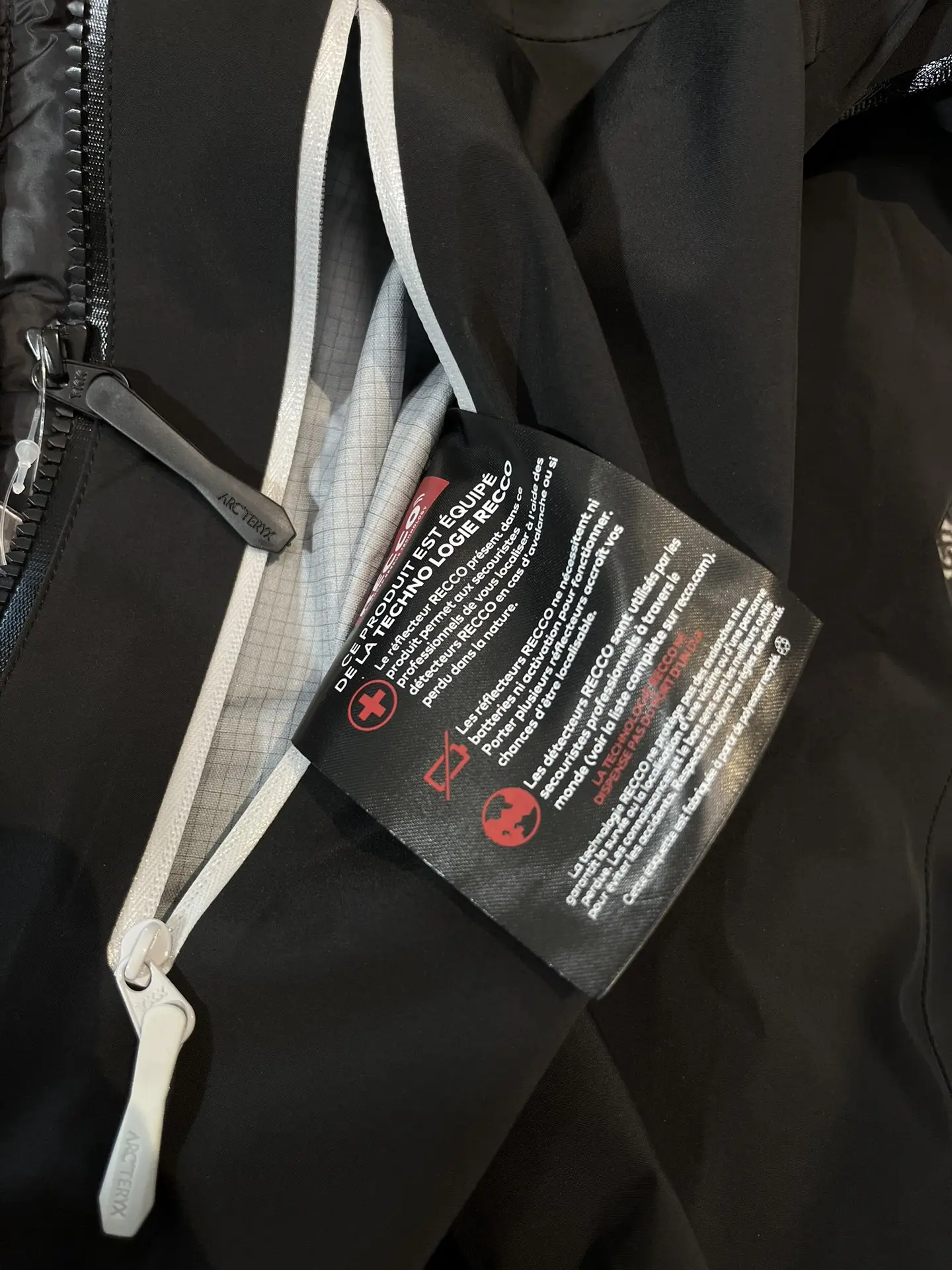 Alpha SV 3-in-1 GORE-TEX Hardshell Puffer Jacket D46019402 — view 8