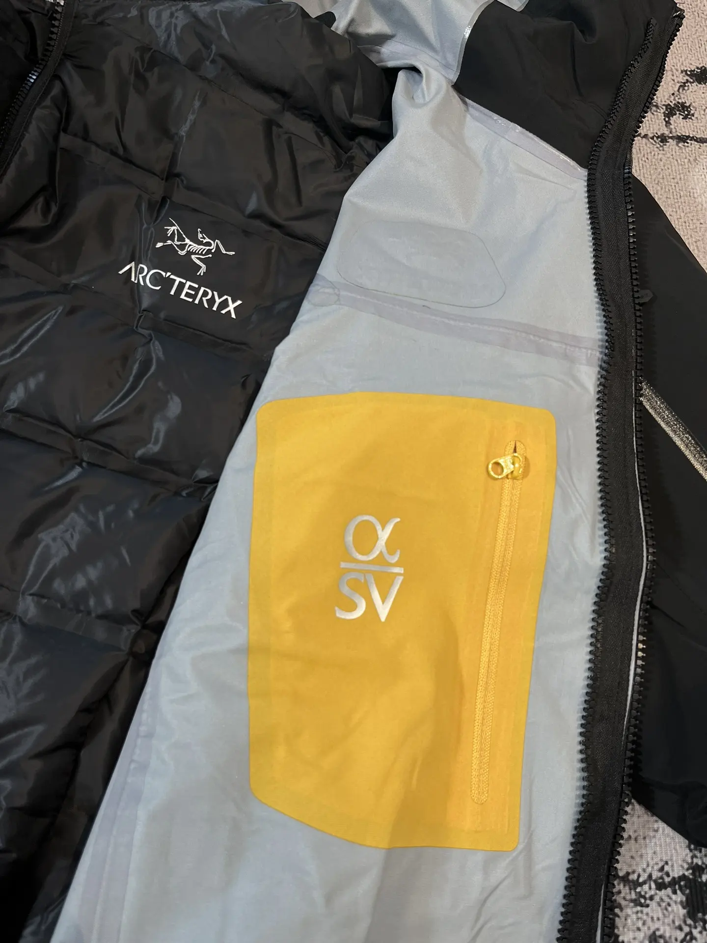 Alpha SV 3-in-1 GORE-TEX Hardshell Down Jacket D46019404 — view 3