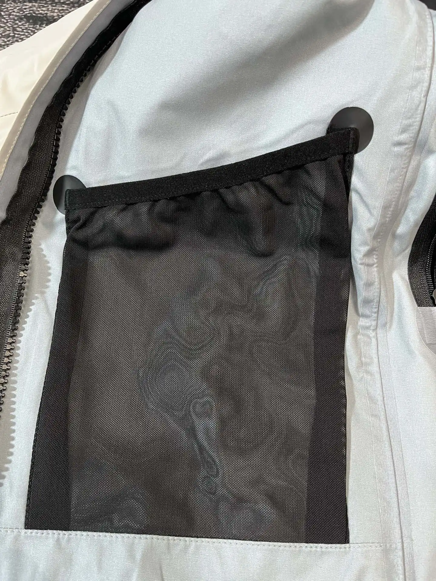Alpha SV 3-in-1 GORE-TEX Down Jacket D46019405 — view 7