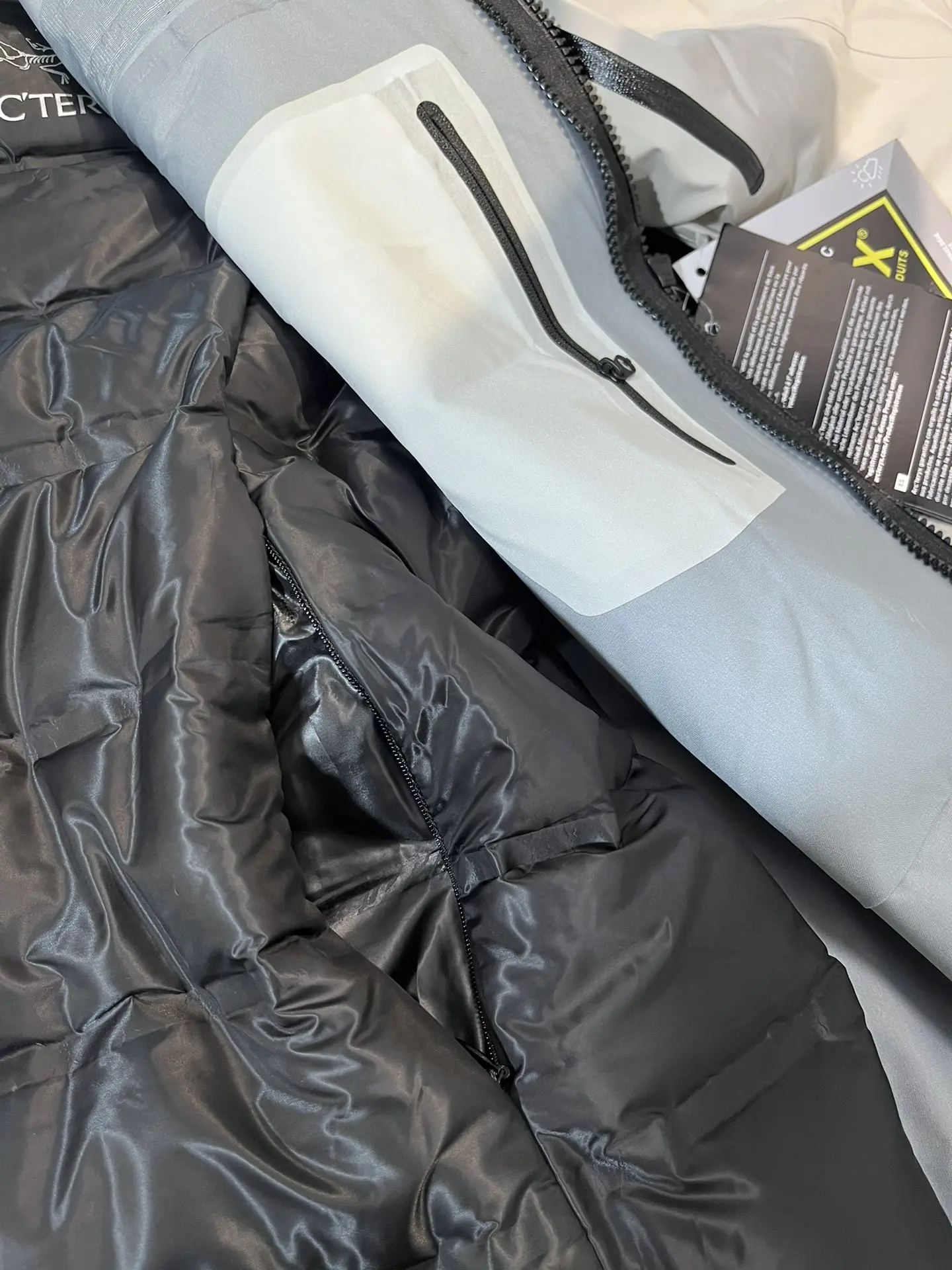 Alpha SV 3-in-1 GORE-TEX Down Jacket D46019405 — view 14