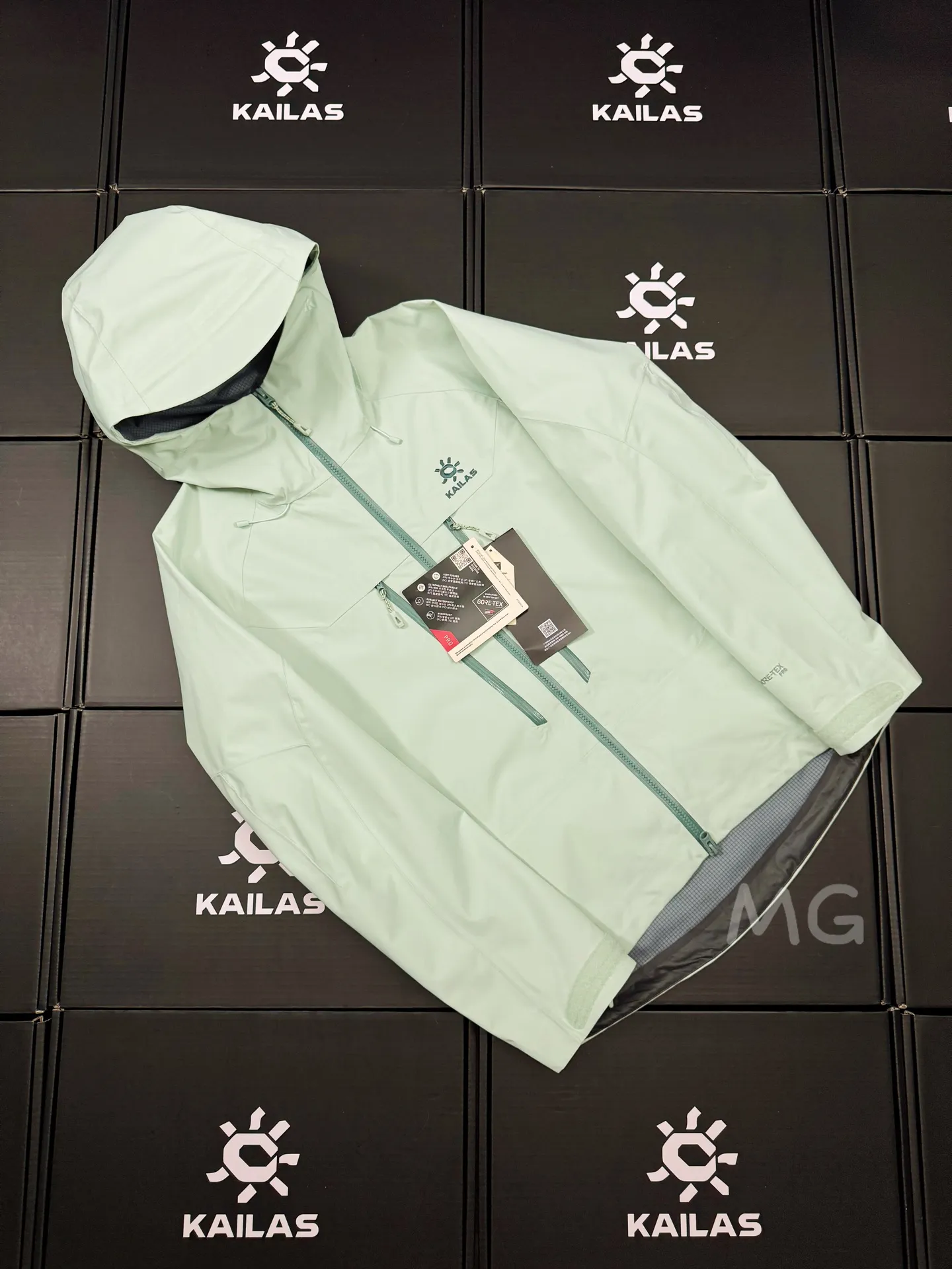 Mont-X Pro Waterproof Hardshell Jacket D46019333 — view 2