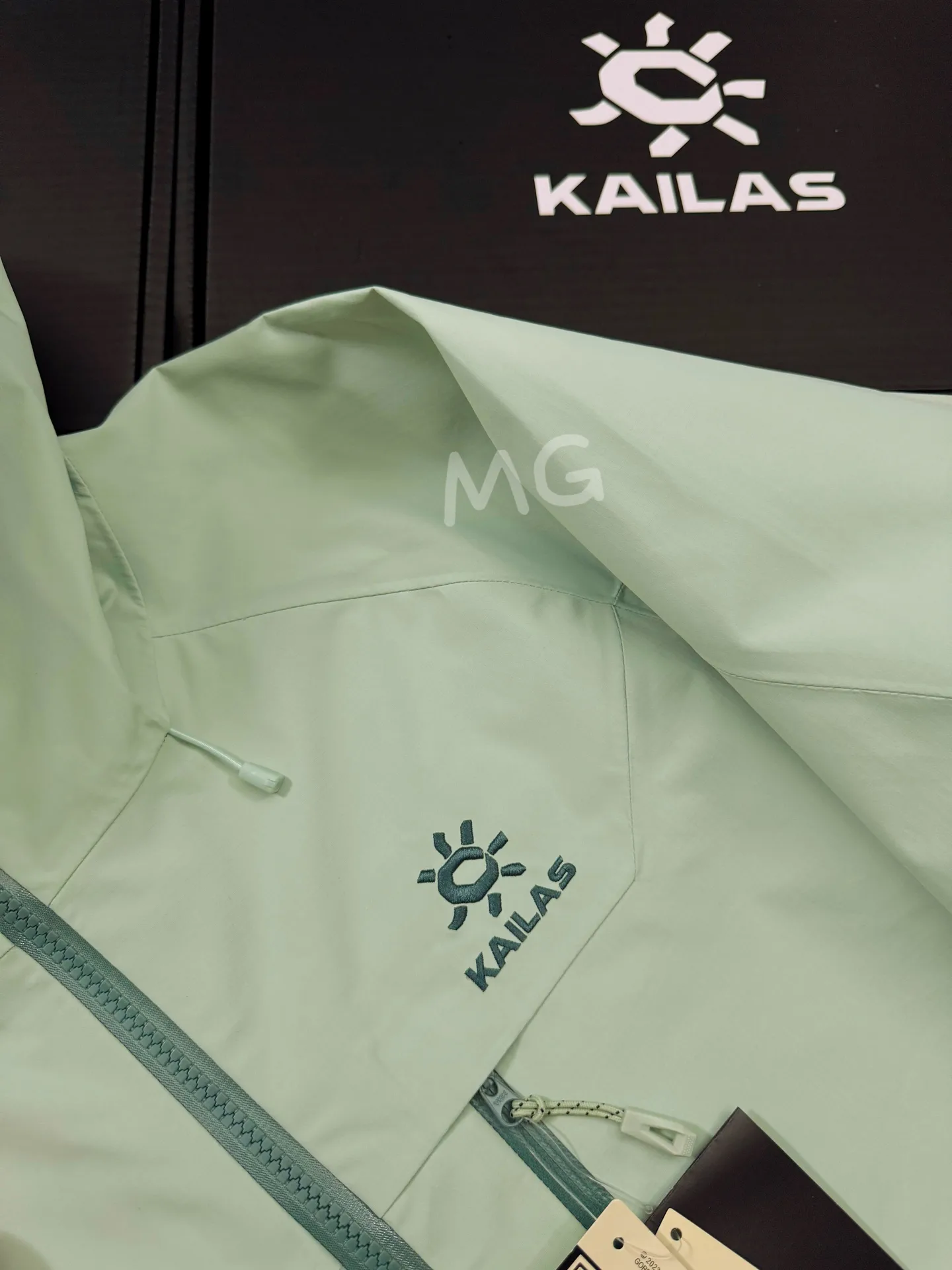 Mont-X Pro Waterproof Hardshell Jacket D46019333 — view 3