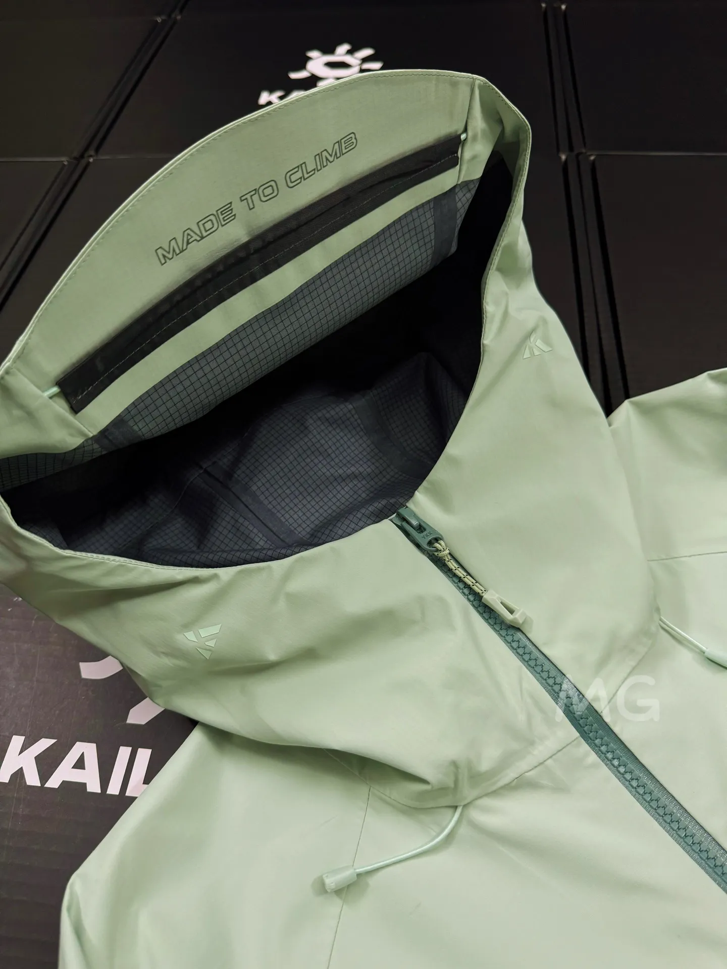 Mont-X Pro Waterproof Hardshell Jacket D46019333 — view 4