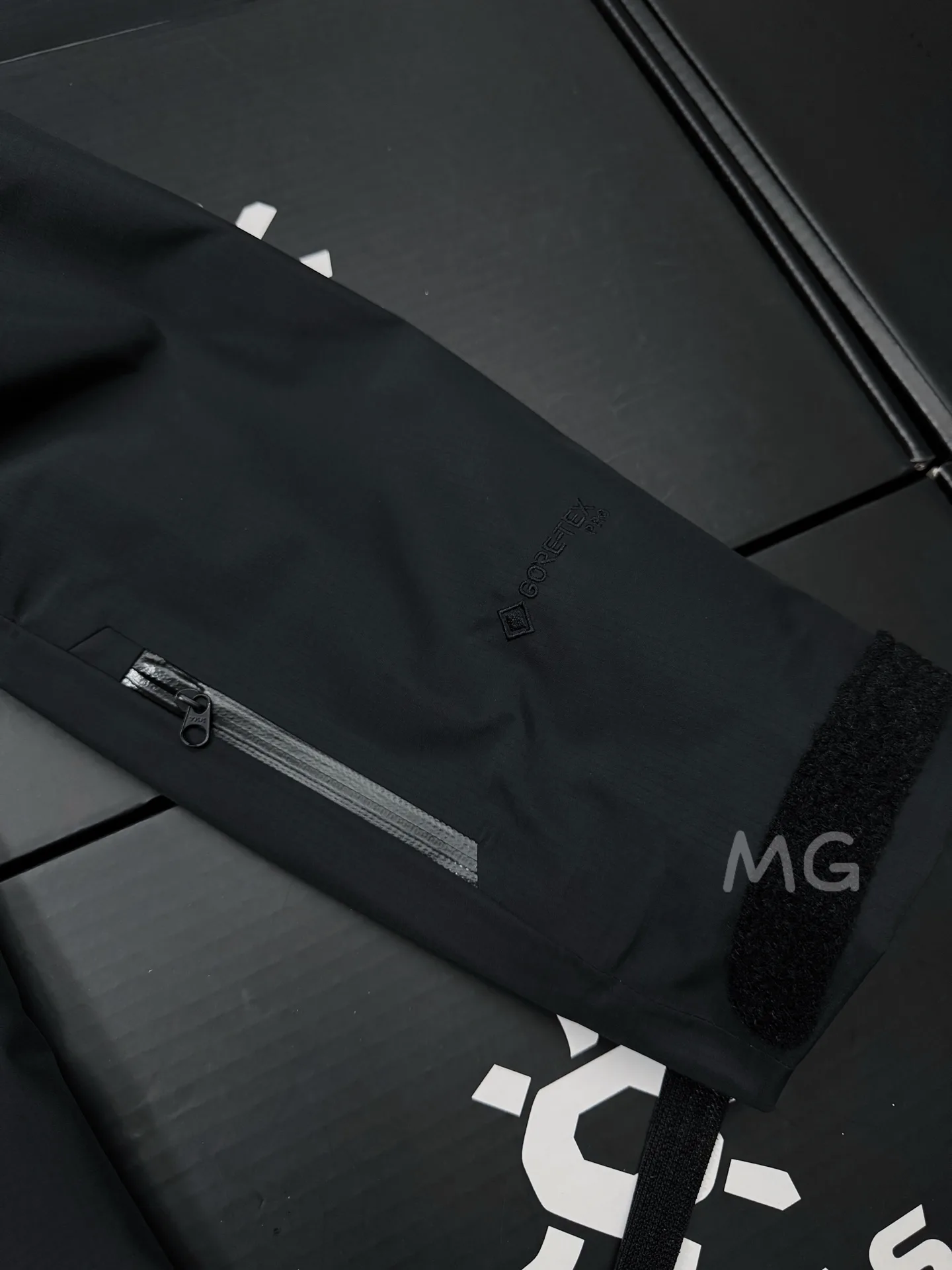 Mont-X Pro Waterproof Hardshell Jacket D46019332 — view 2