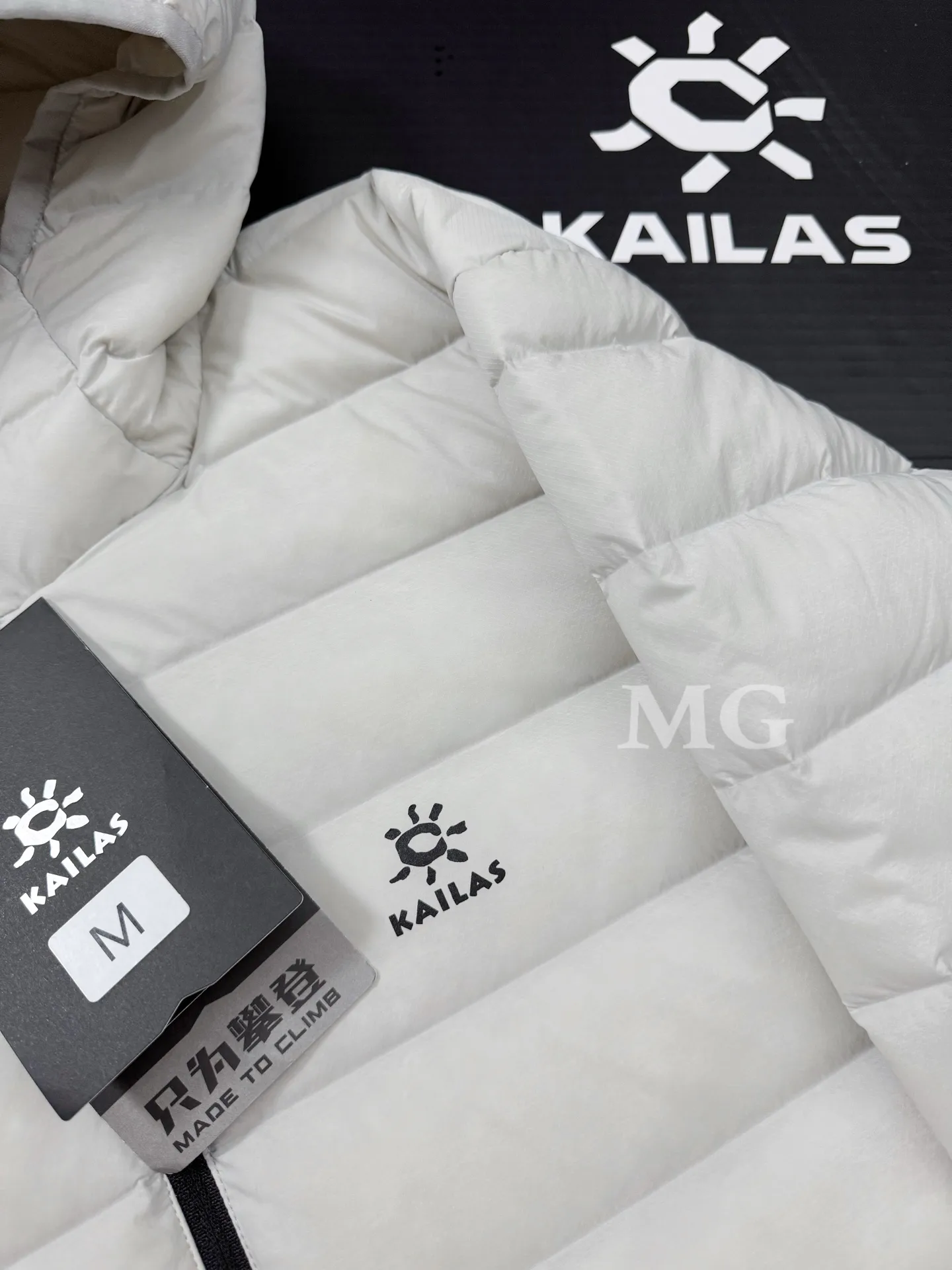3000GT Lightweight Hooded Down Puffer Jacket D46019396 — view 3