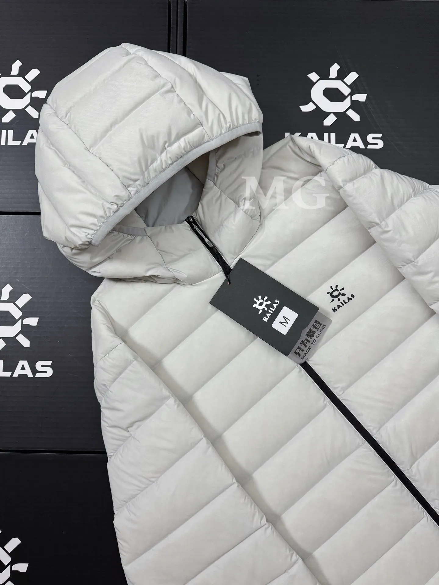 3000GT Lightweight Hooded Down Puffer Jacket D46019396 — view 4