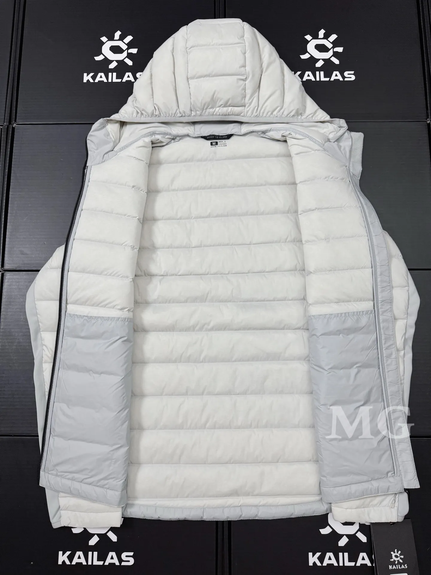 3000GT Lightweight Hooded Down Puffer Jacket D46019396 — view 8
