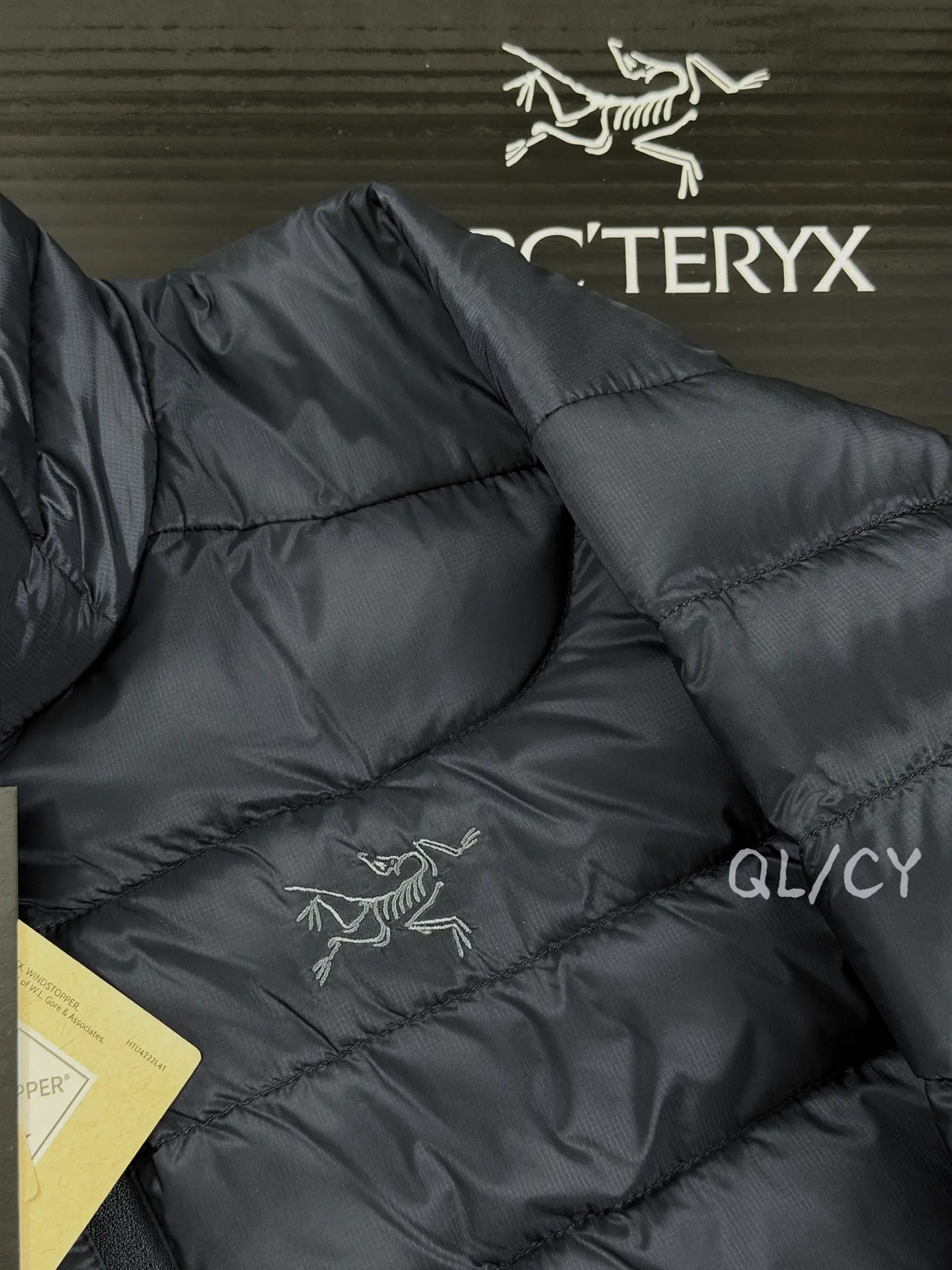 Cerium Lightweight Down-Filled Puffer Jacket D46019668 — view 3