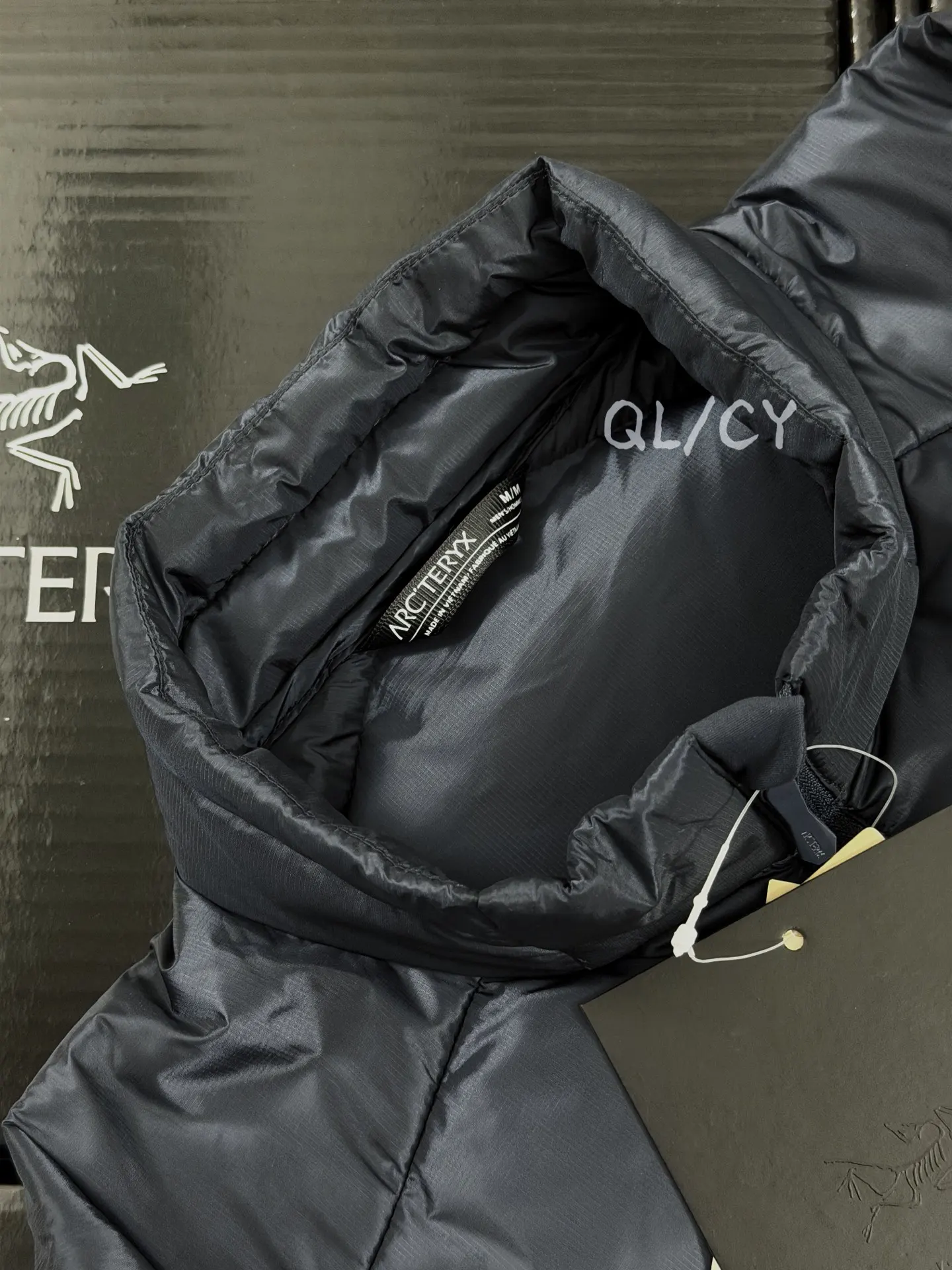 Cerium Lightweight Down-Filled Puffer Jacket D46019668 — view 4