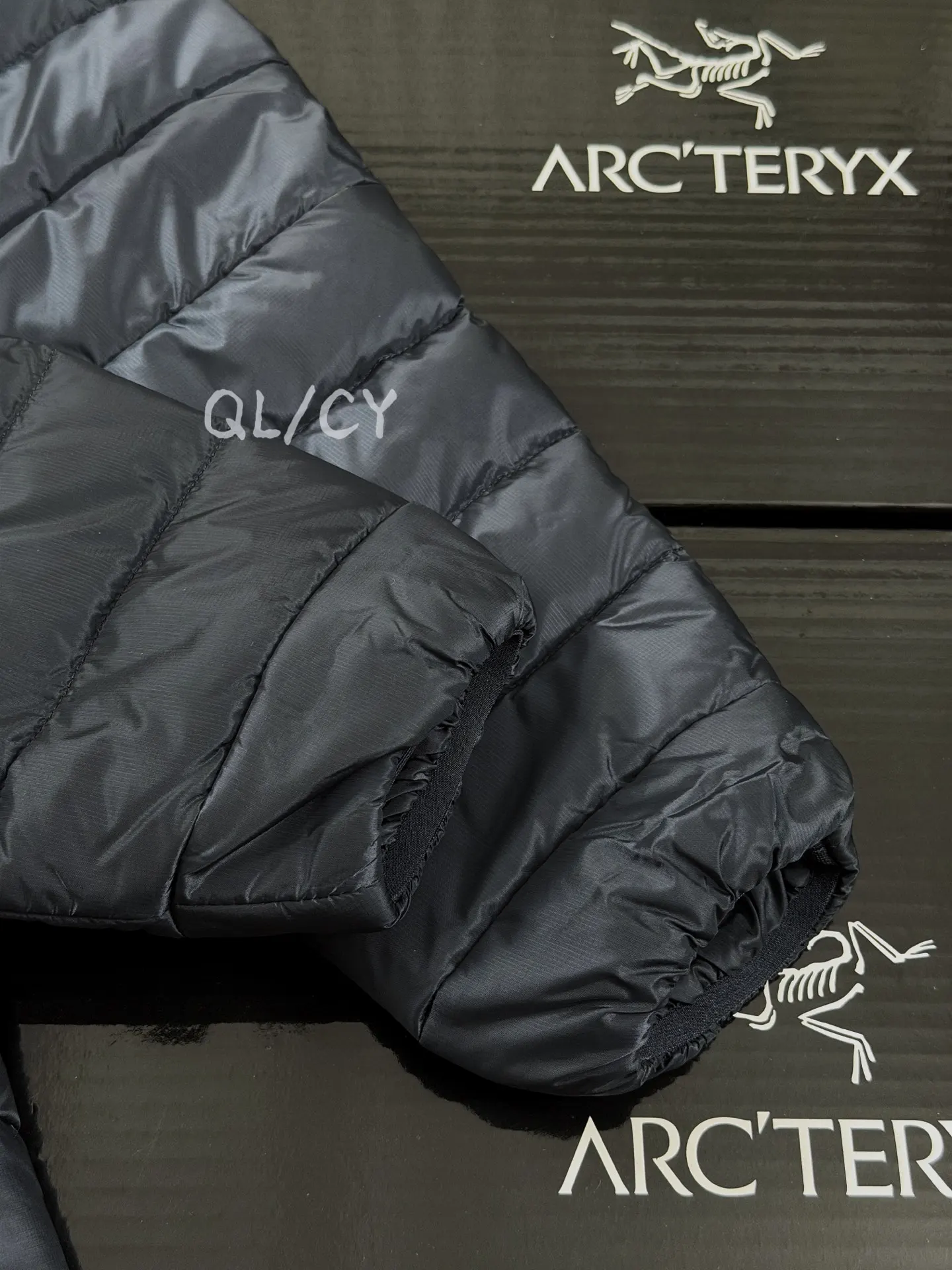 Cerium Lightweight Down-Filled Puffer Jacket D46019668 — view 6