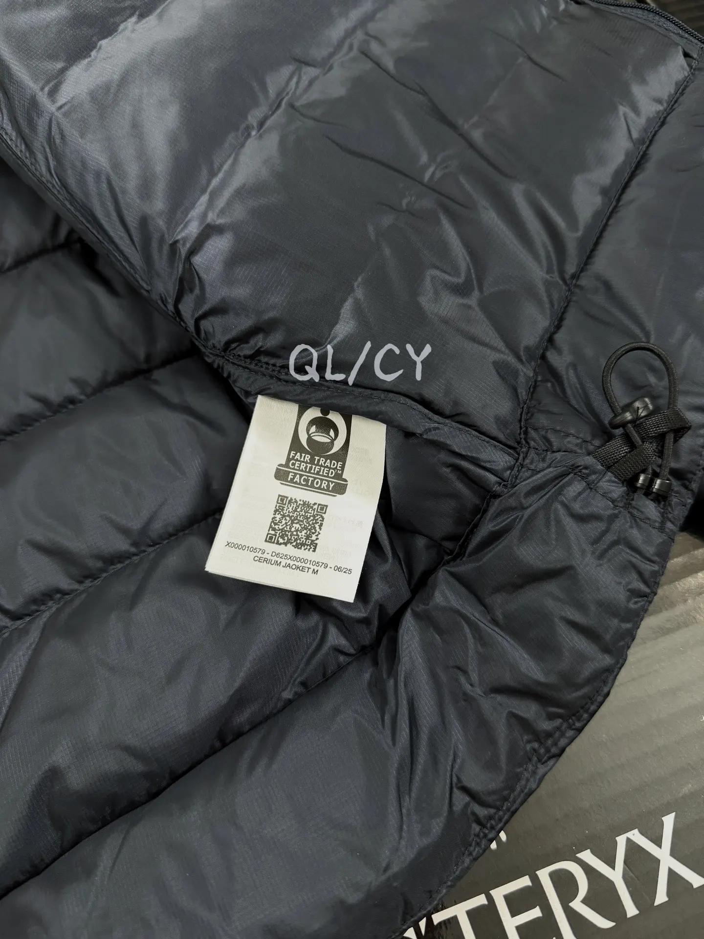 Cerium Lightweight Down-Filled Puffer Jacket D46019668 — view 8