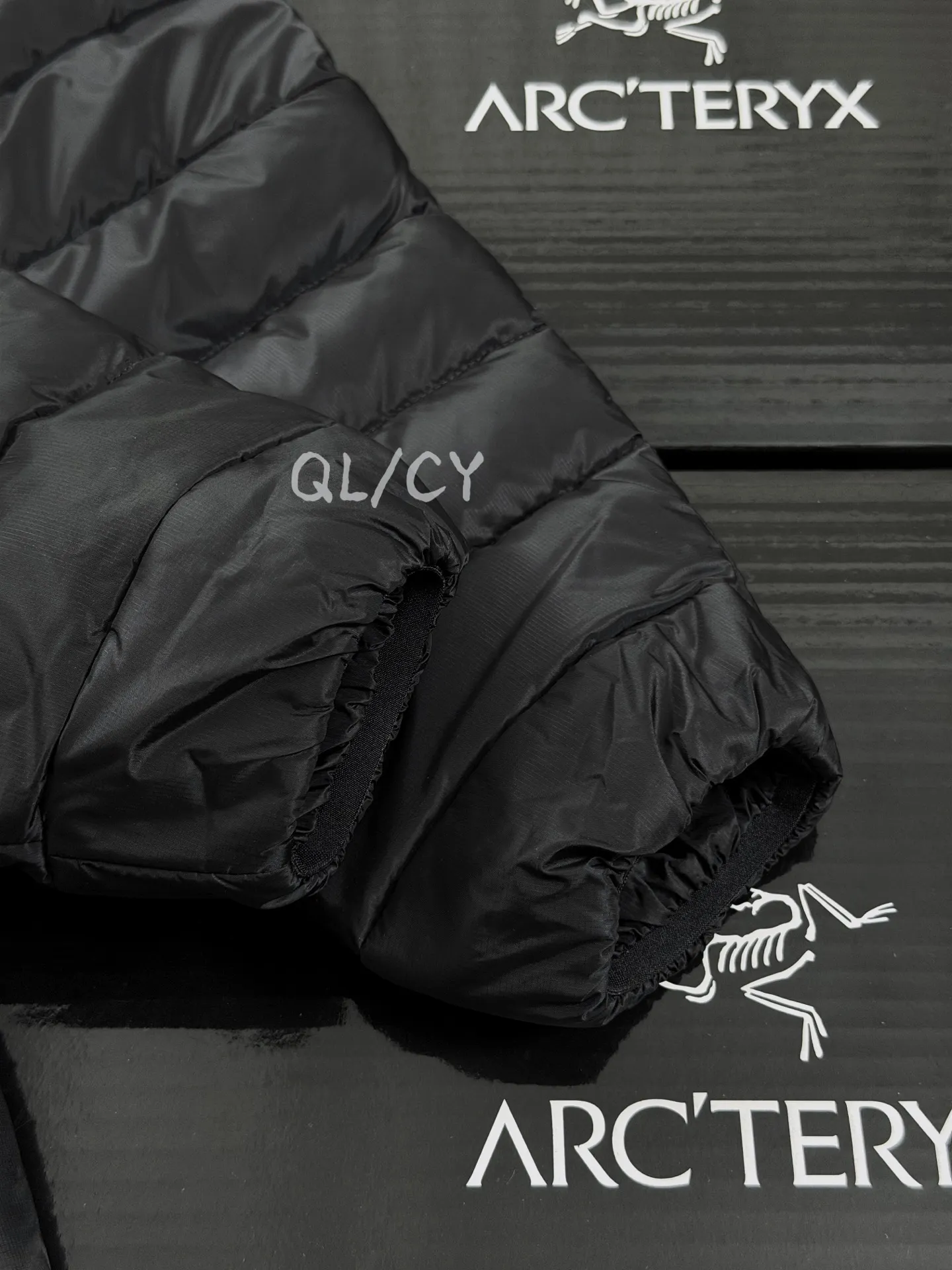 Cerium Lightweight Down-Filled Puffer Jacket D46019667 — view 6