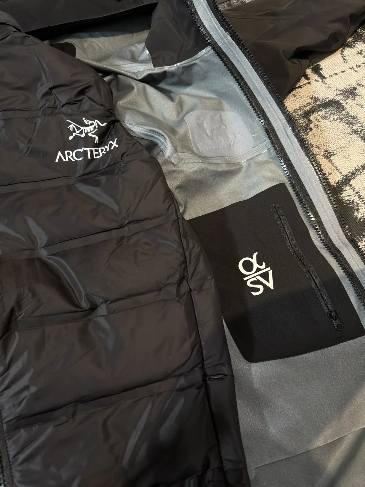 Alpha SV 3-in-1 GORE-TEX Hooded Jacket D48019397 — view 3