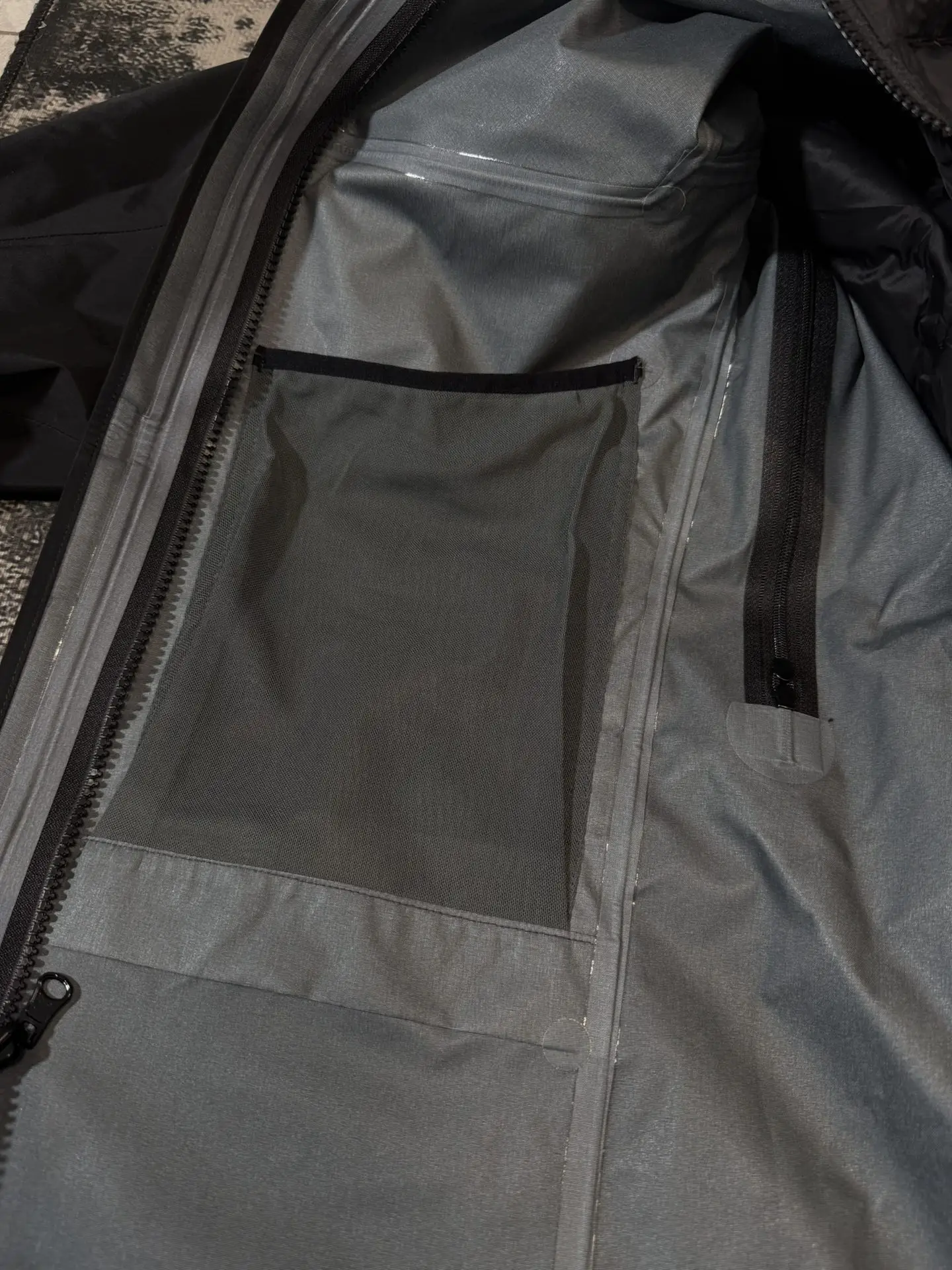 Alpha SV 3-in-1 GORE-TEX Hooded Jacket D48019397 — view 6