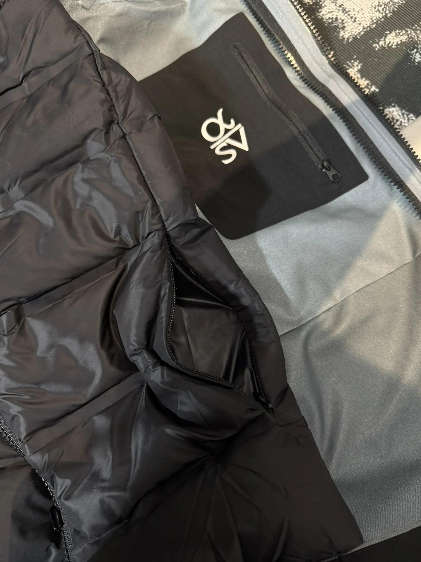 Alpha SV 3-in-1 GORE-TEX Hooded Jacket D48019397 — view 11