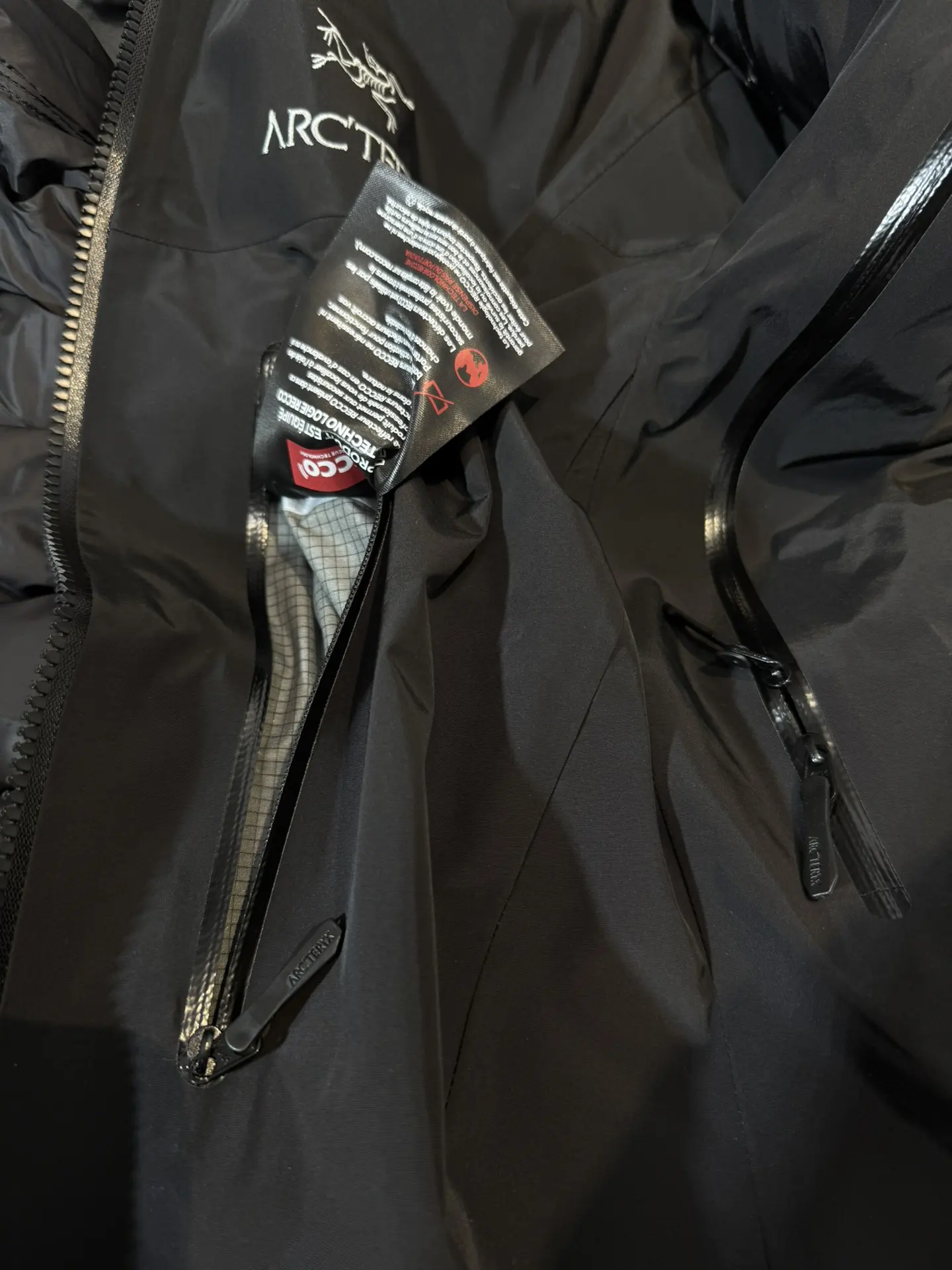 Alpha SV 3-in-1 GORE-TEX Hooded Jacket D48019397 — view 16